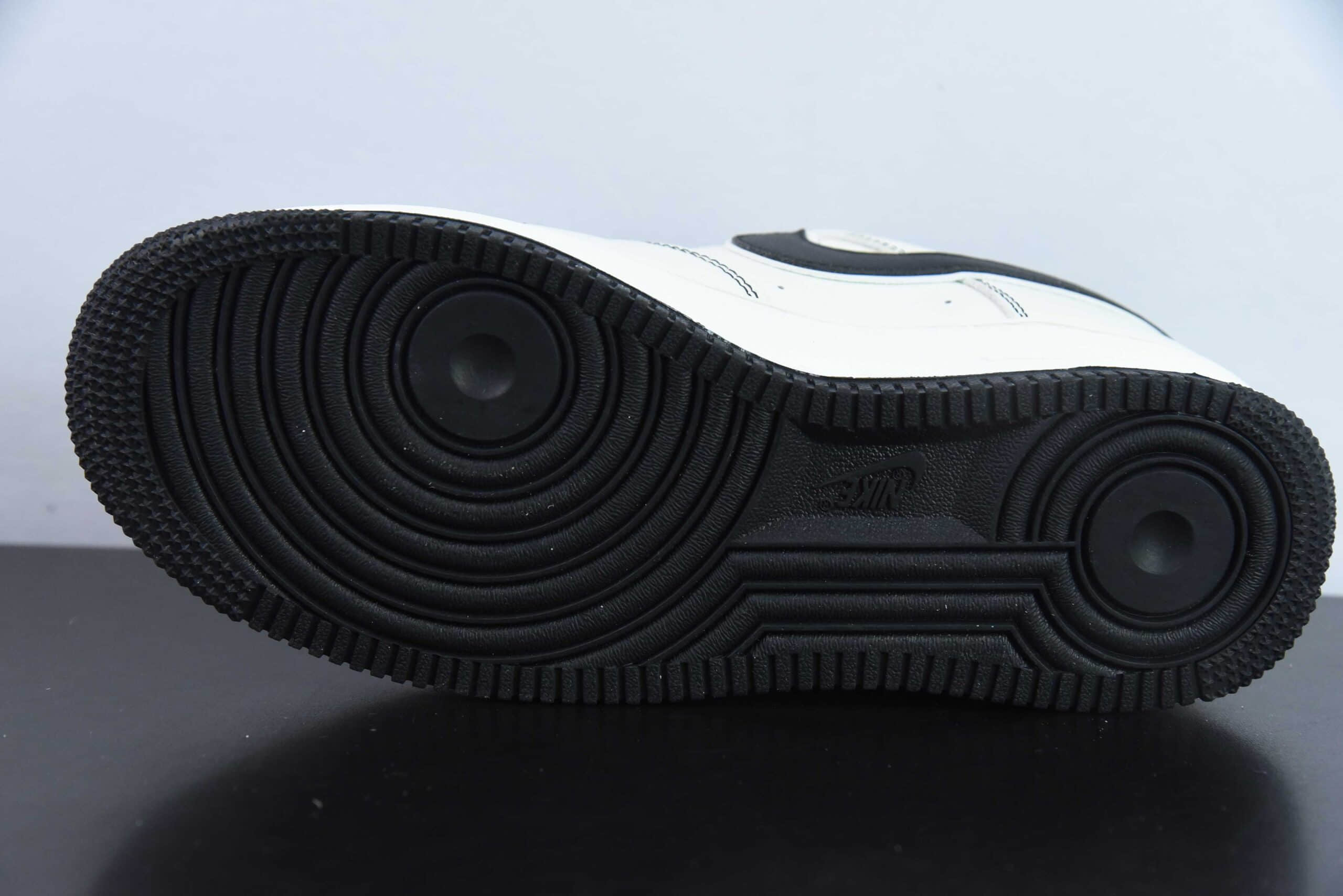 耐克Nike Air Force 1 Low 07 x Balenciaga 巴黎世家联名米白黑三钩空军一号低帮休闲板鞋纯原版本 货号:FR0538-090