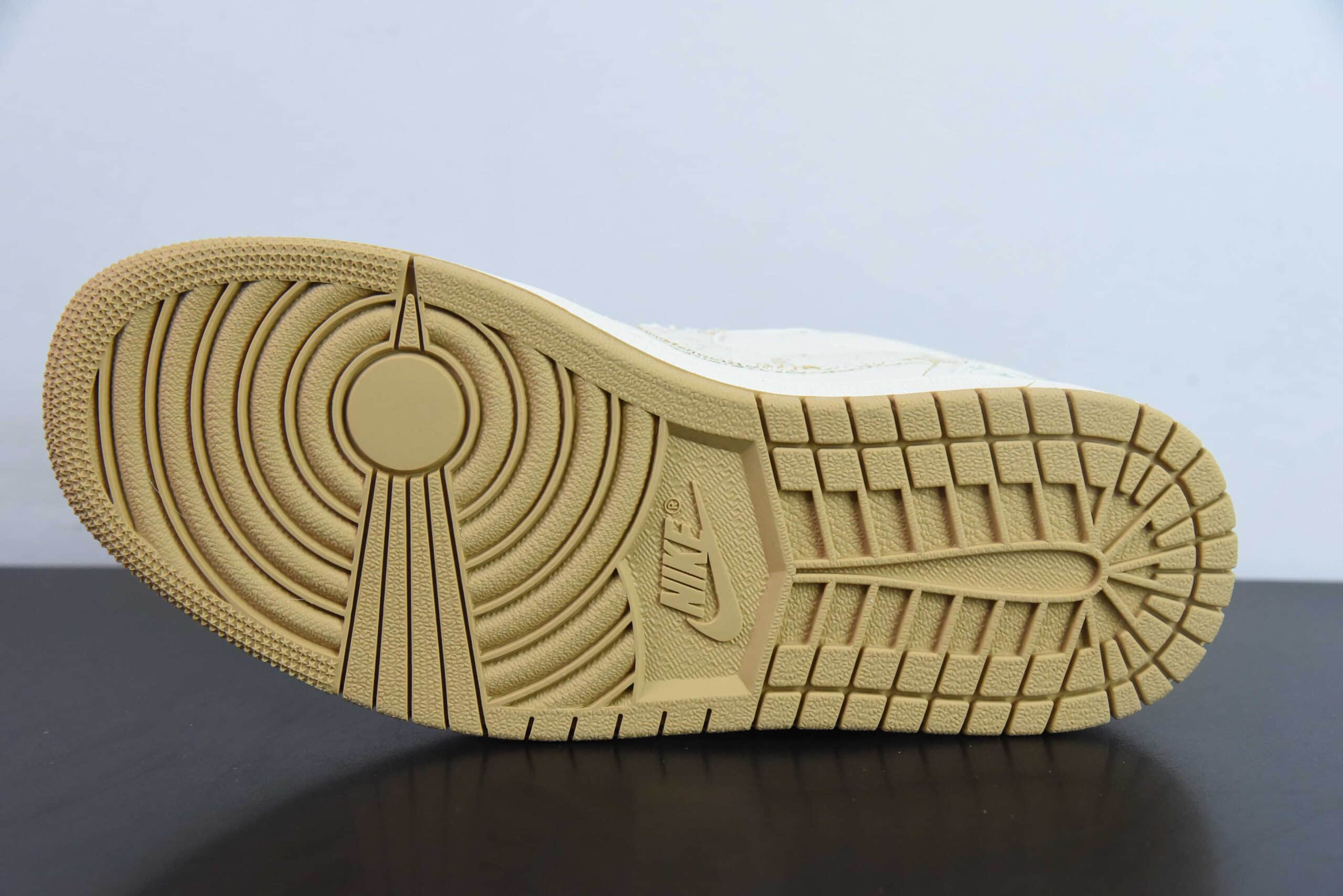 乔丹Travis Scott x Fragment Design x Jordan Air Jordan 1 Low OG SP AJ1 LV联名浅咖牛仔印花低帮文化休闲板鞋纯原版本 货号:SJ2068-006