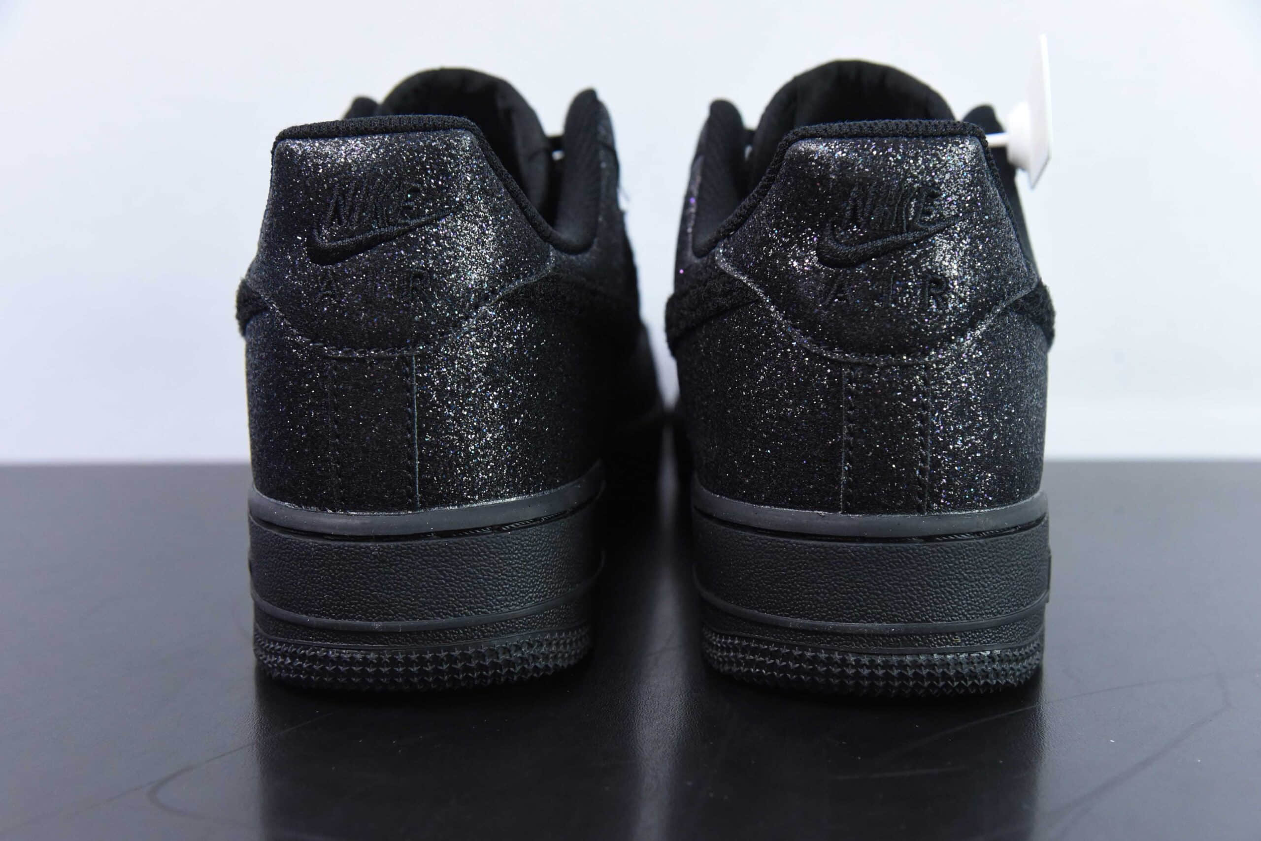 耐克Nike Air Force 1 '07 纯黑满天星空军一号低帮休闲板鞋纯原版本 货号:CW2288-001