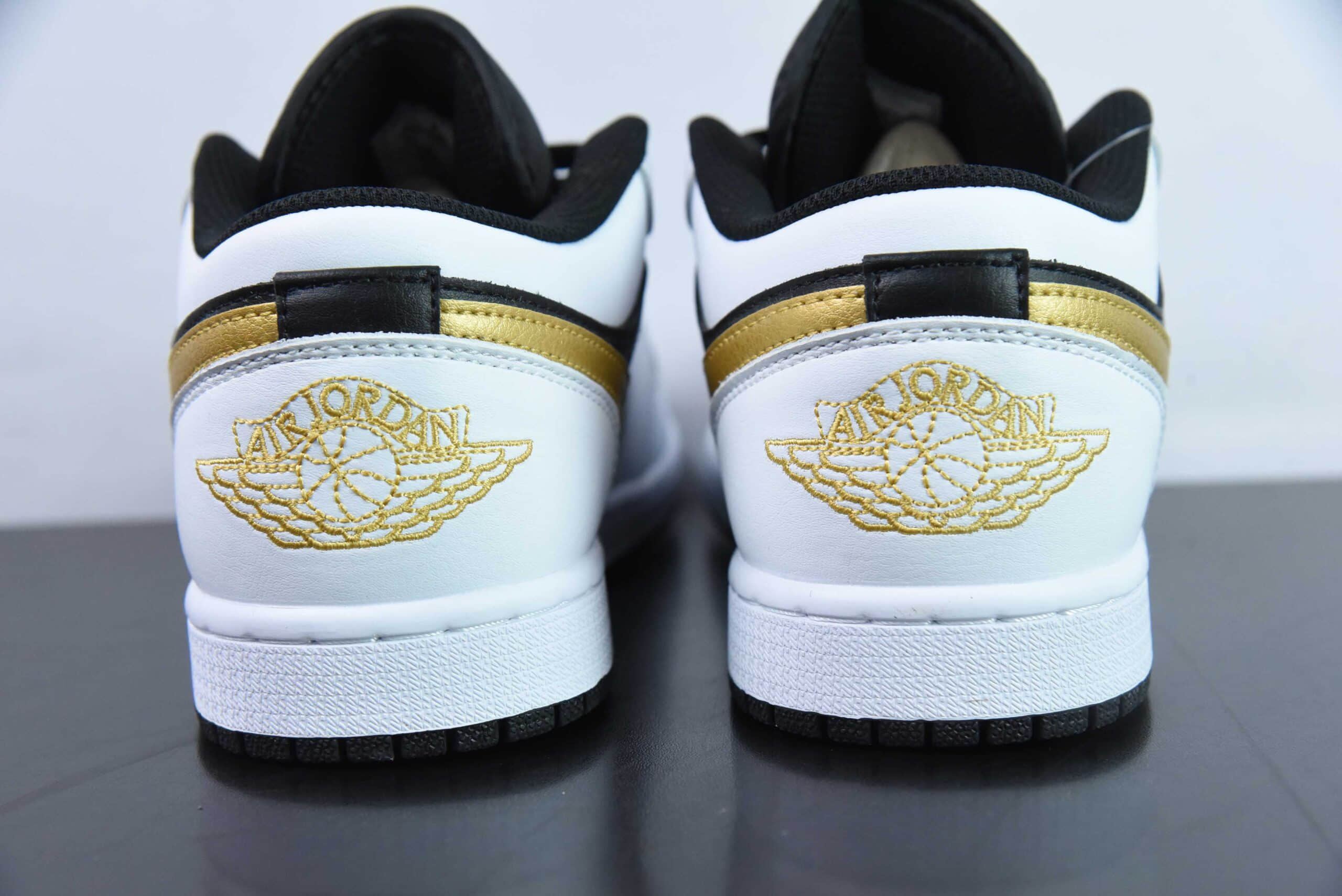 乔丹Air Jordan 1 Low AJ1黑白金勾低帮文化篮球鞋纯原版本 货号：553558-172 