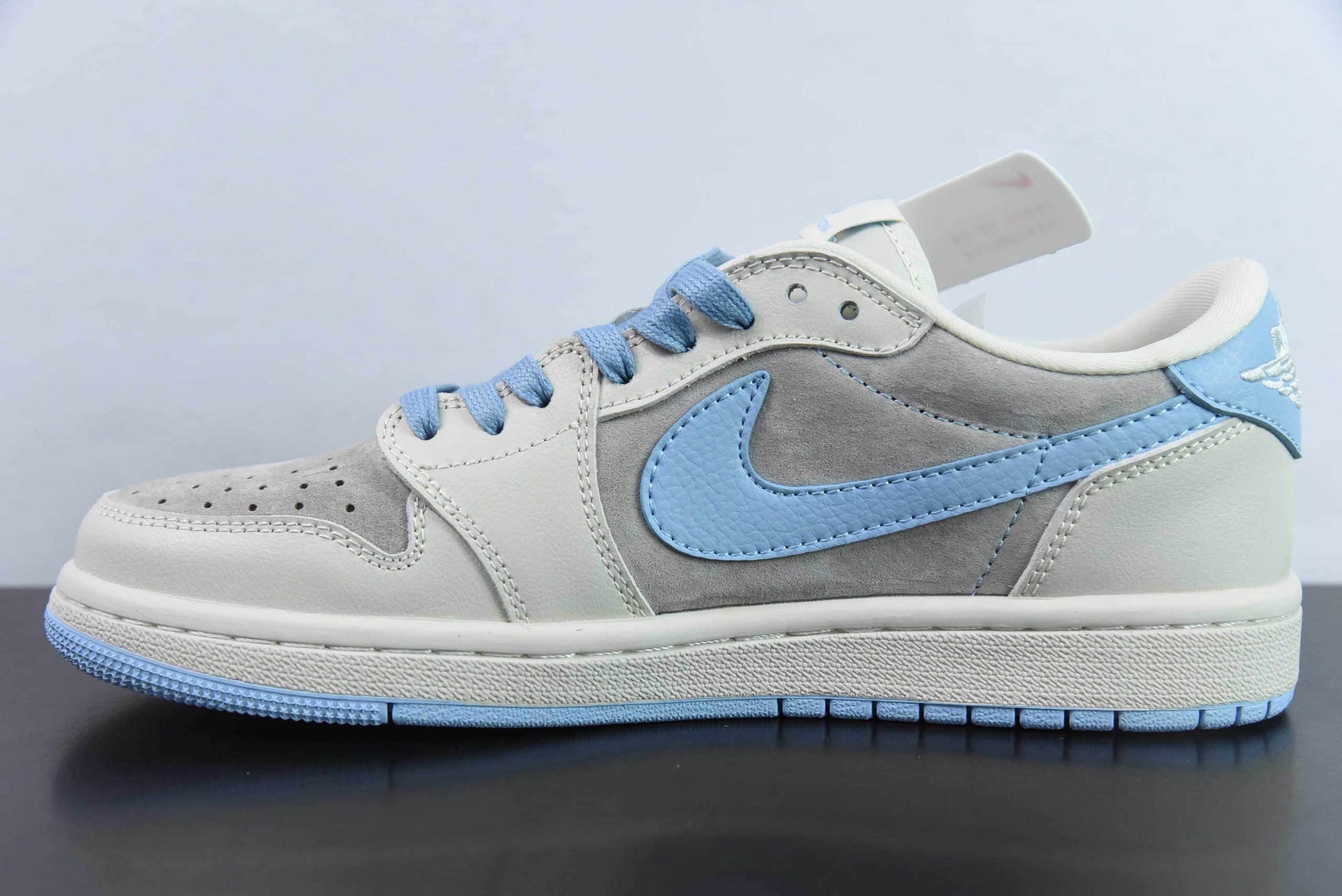 乔丹Travis Scott x Fragment Design x Jordan Air Jordan 1 Low OG SP AJ1 LV联名蔚蓝猪八低帮文化休闲板鞋纯原版本 货号：LX1988-101