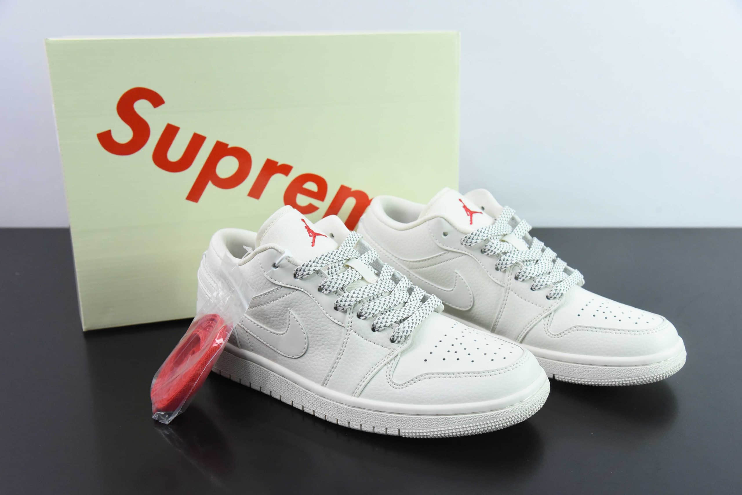 乔丹Supreme x Air Jordan 1 Low AJ1Supreme联名白天使高端定制低帮复古文化板鞋纯原版本 货号：WG8850-002