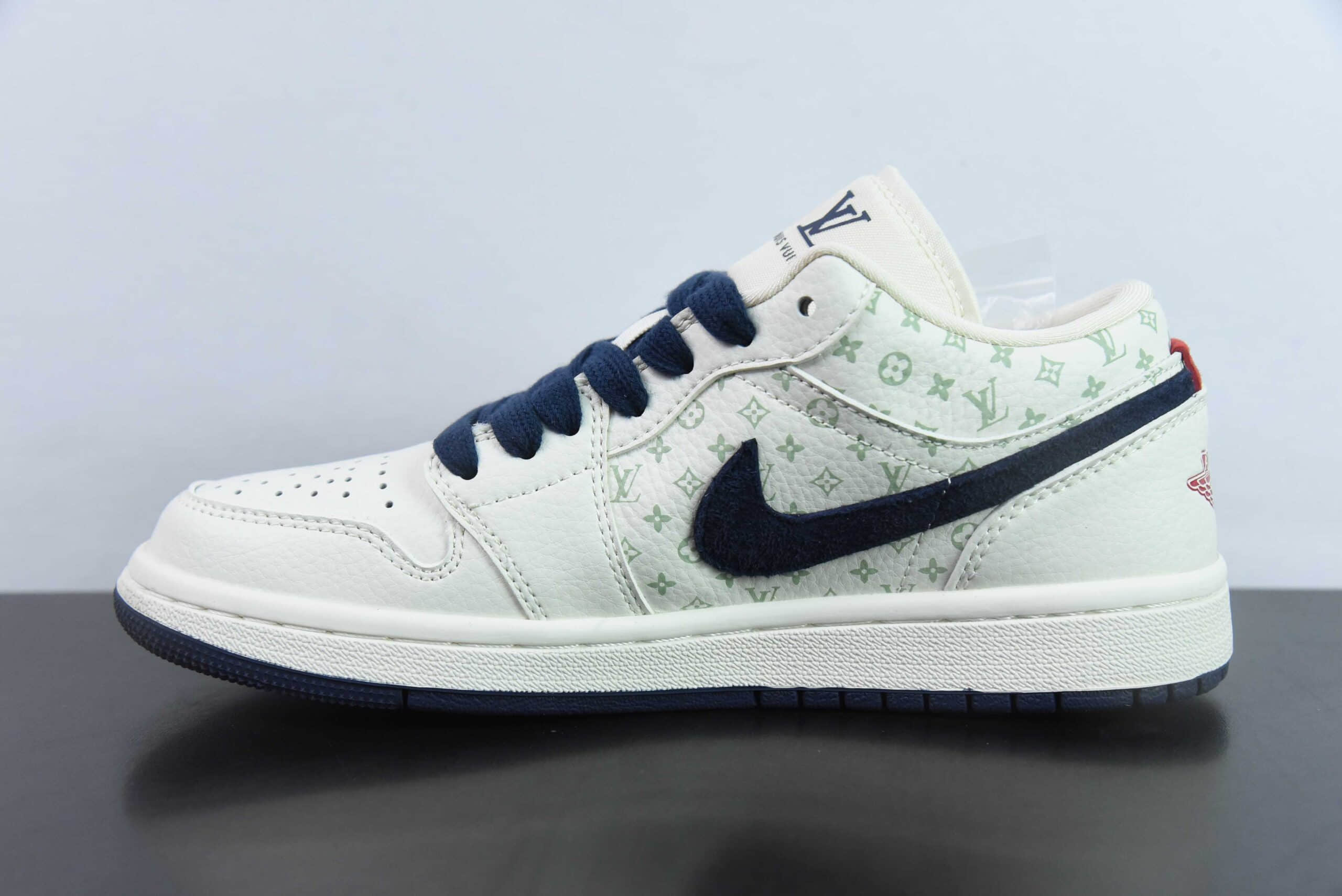 乔丹Louis Vuitton x Travis Scott x Nike Air Jordan 1 Low OG SPBlackBeige LV MonogramAJ1联名米白深灰LV印花经典低帮文化百搭休闲运动篮球鞋纯原版本 货号：WG8850-001 