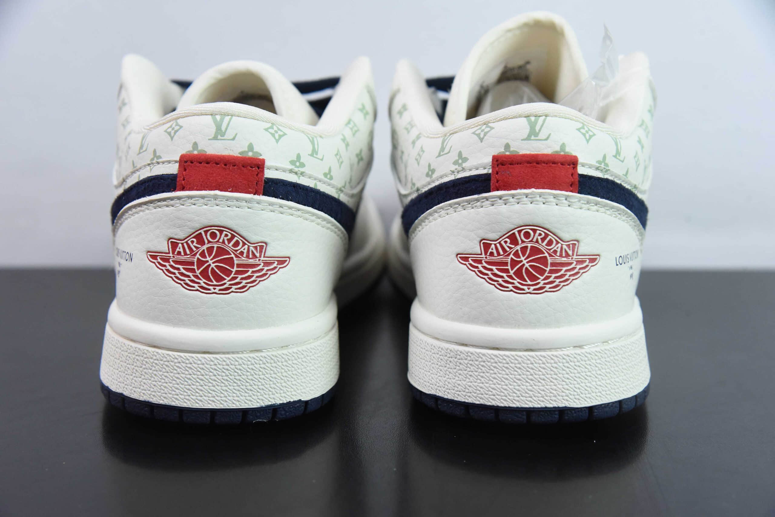 乔丹Louis Vuitton x Travis Scott x Nike Air Jordan 1 Low OG SPBlackBeige LV MonogramAJ1联名米白深灰LV印花经典低帮文化百搭休闲运动篮球鞋纯原版本 货号：WG8850-001 