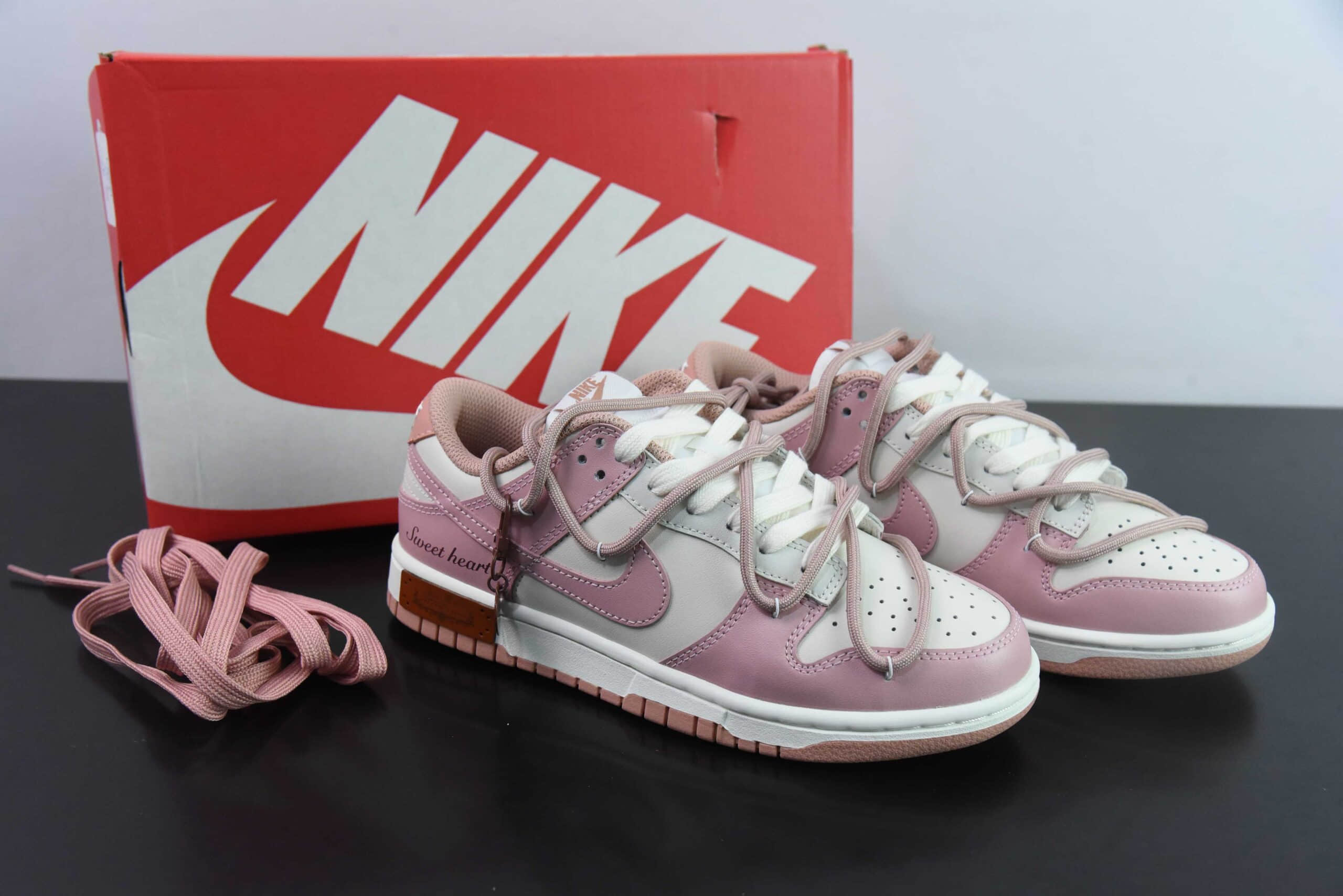 耐克Nike SB Dunk Low GSPinkWhite复古甜心浅粉米白情人节绑绳SB扣篮系列低帮经典百搭休闲运动板鞋纯原版本 货号：DD1503-118
