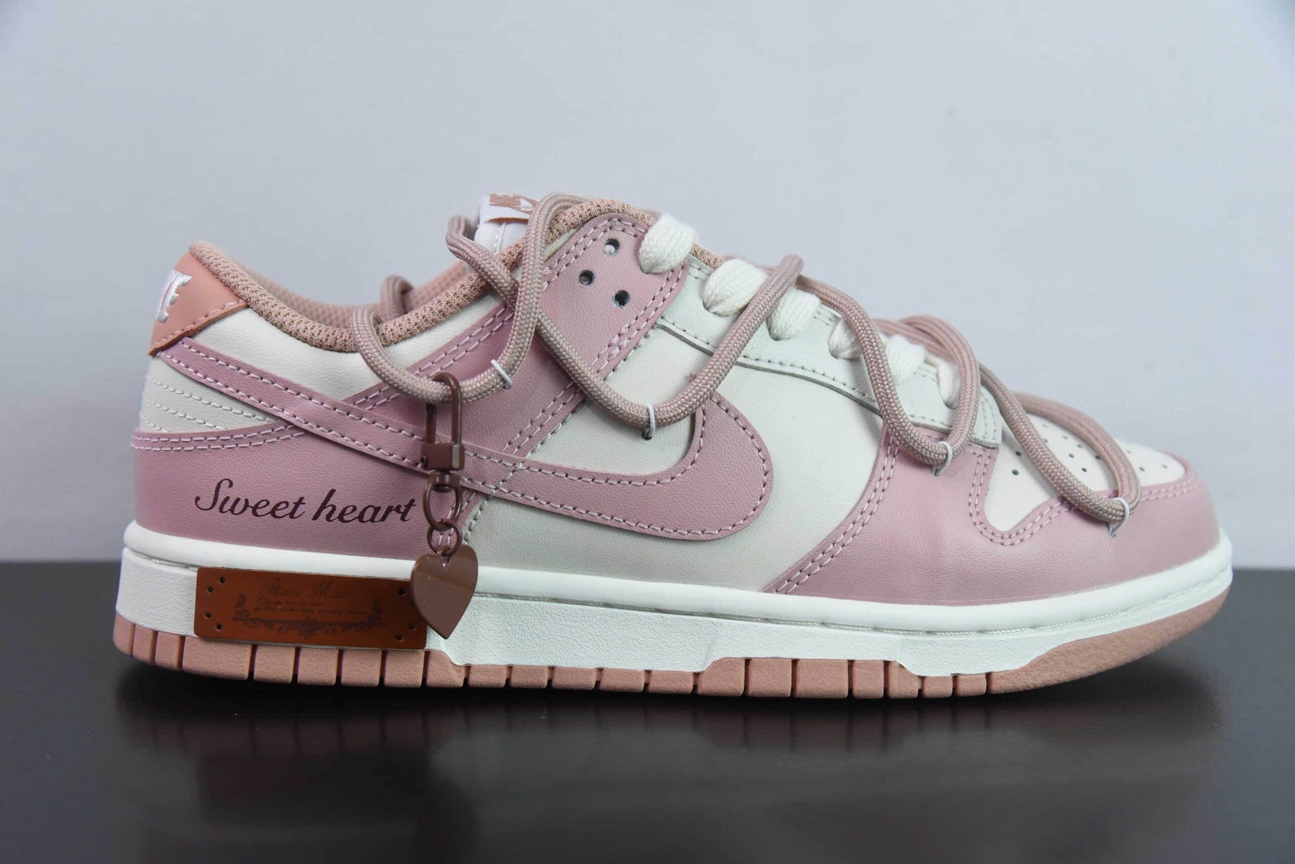 耐克Nike SB Dunk Low GSPinkWhite复古甜心浅粉米白情人节绑绳SB扣篮系列低帮经典百搭休闲运动板鞋纯原版本 货号：DD1503-118