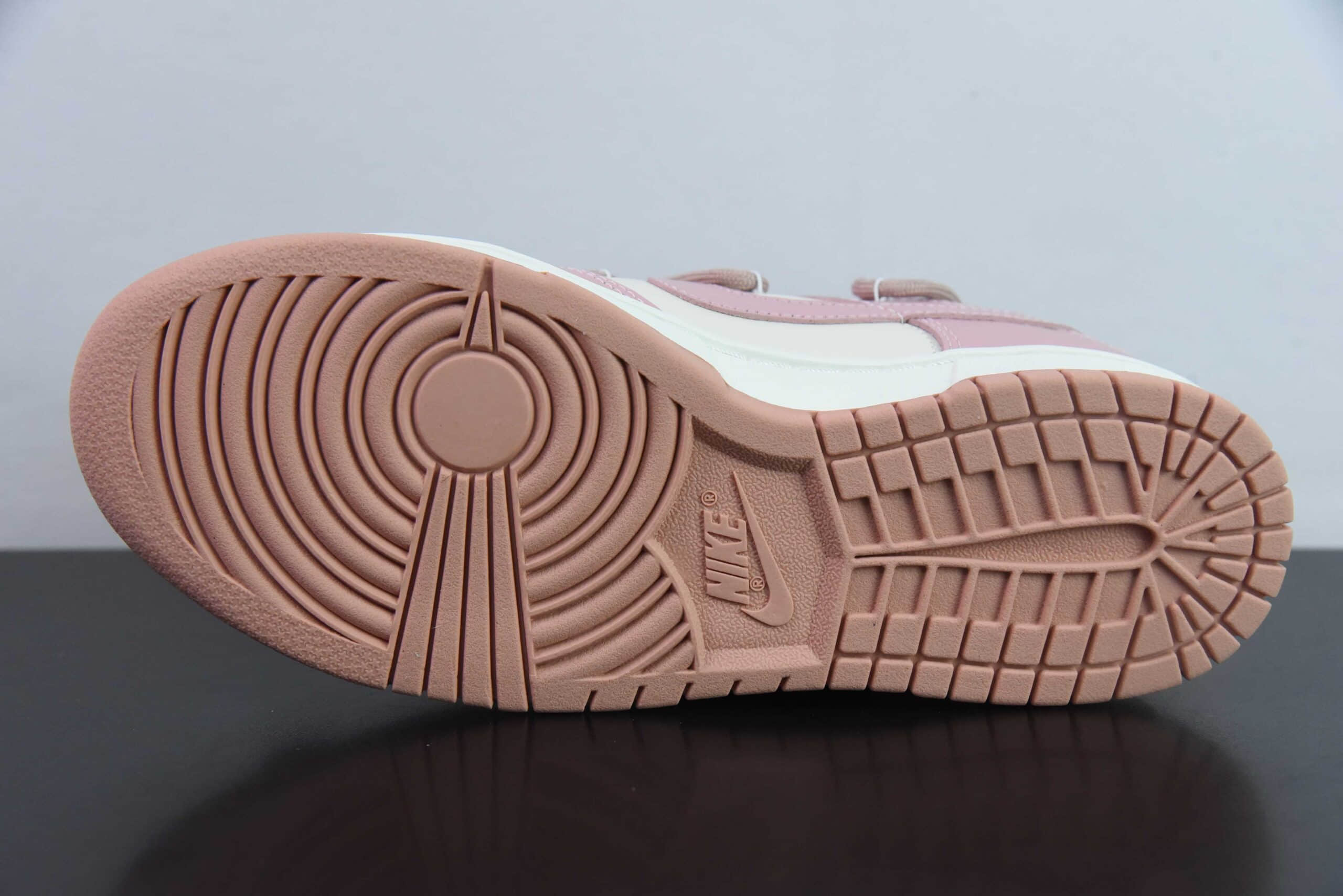 耐克Nike SB Dunk Low GSPinkWhite复古甜心浅粉米白情人节绑绳SB扣篮系列低帮经典百搭休闲运动板鞋纯原版本 货号：DD1503-118