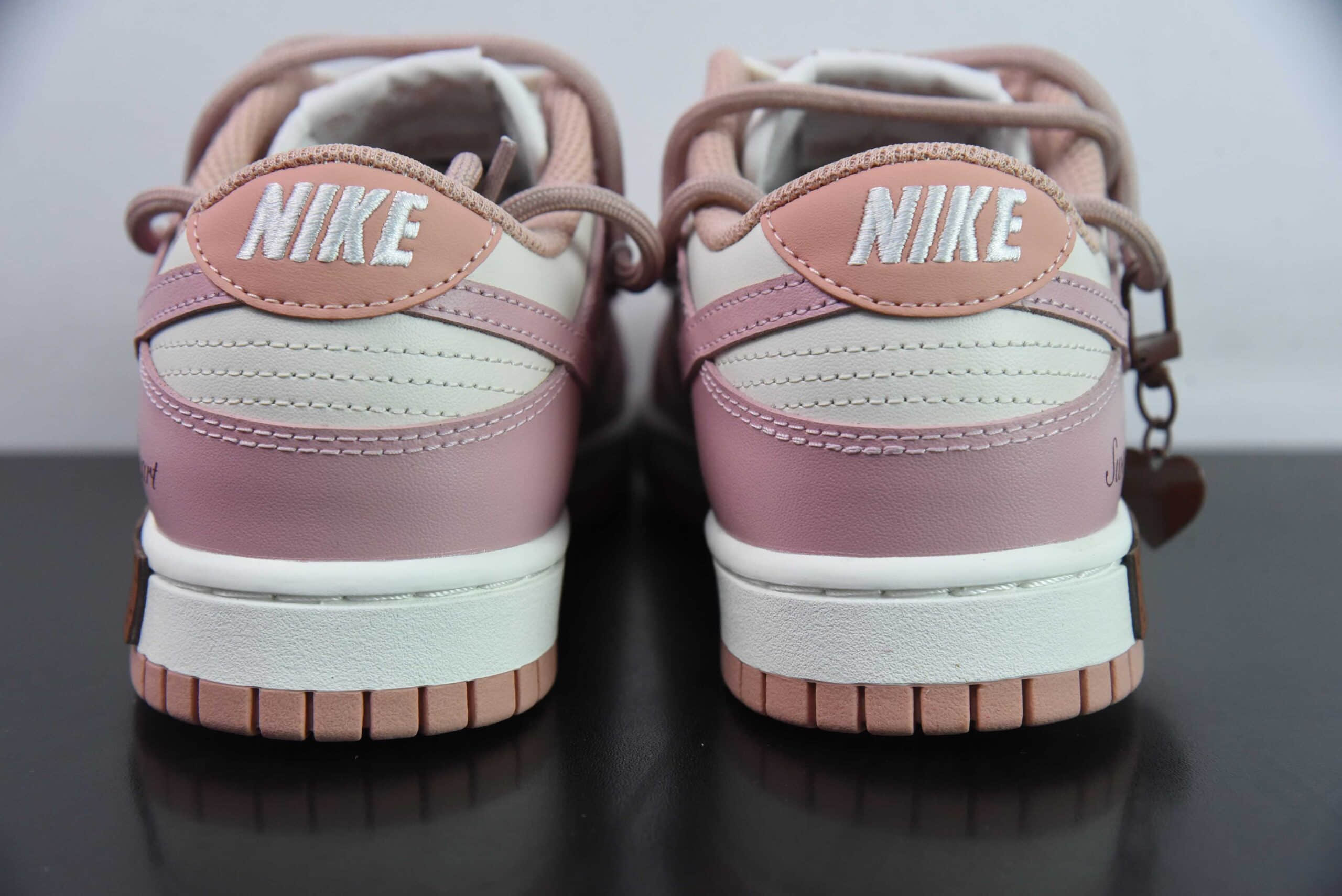 耐克Nike SB Dunk Low GSPinkWhite复古甜心浅粉米白情人节绑绳SB扣篮系列低帮经典百搭休闲运动板鞋纯原版本 货号：DD1503-118