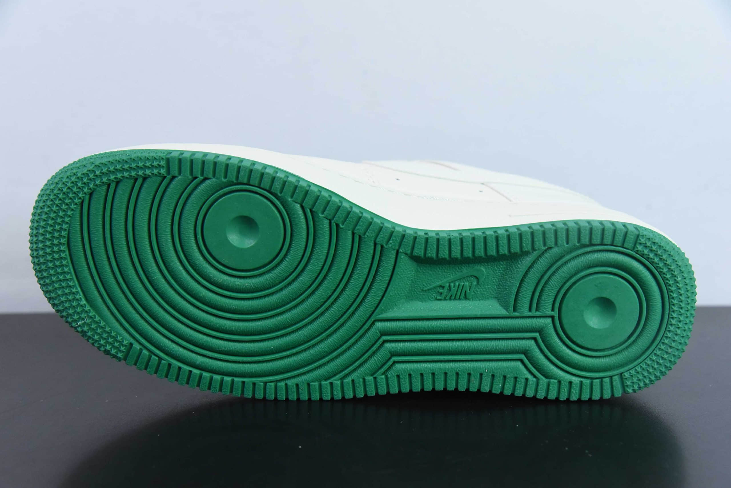耐克Nike Air Force 1'07 Low BAPE联名米绿星星空军一号低帮休闲板鞋纯原版本 货号：FG6688-102