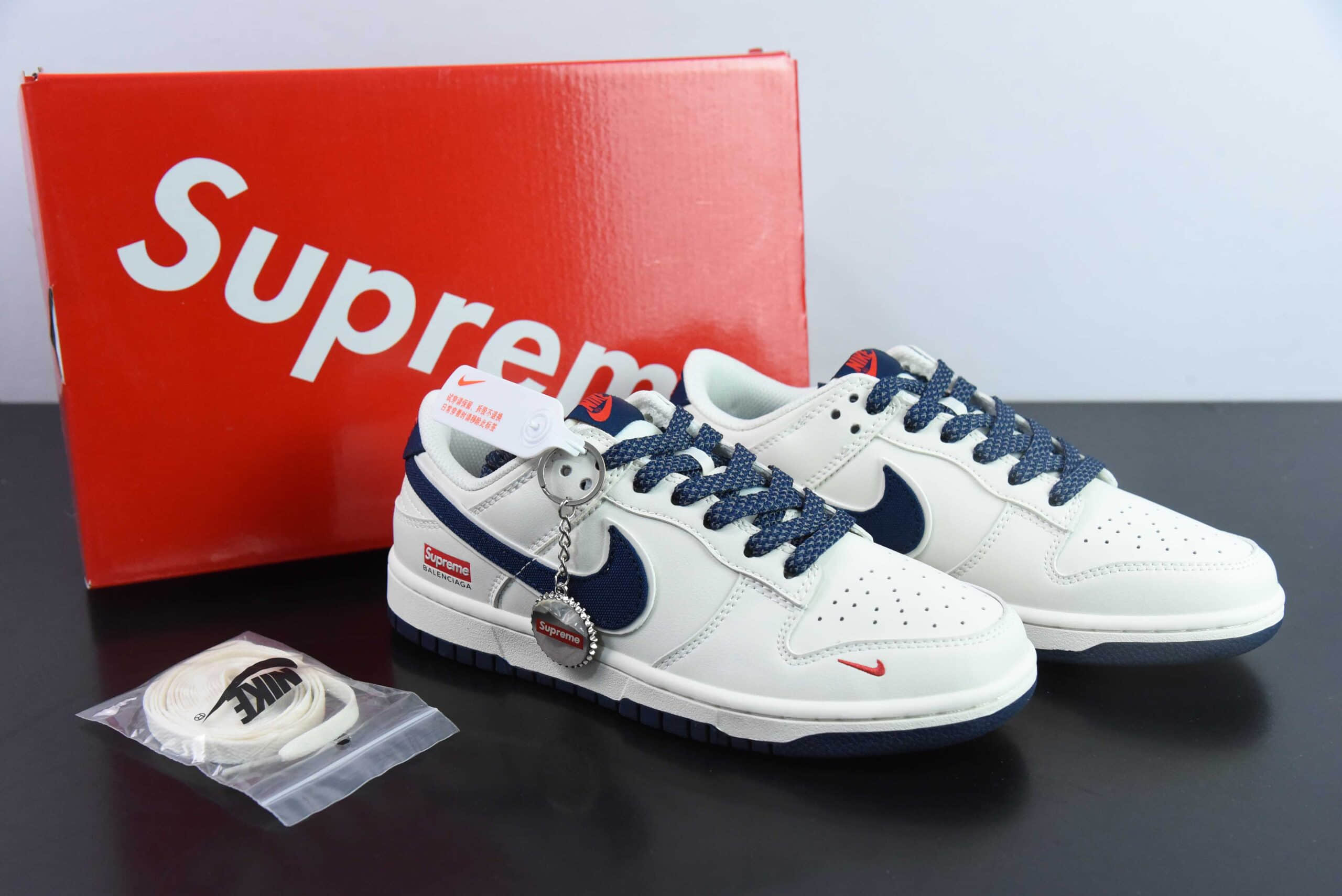 耐克Nike SB Dunk Low“Supreme巴黎世家联名米白蓝帆布SB低帮休闲滑板鞋纯原版本 货号：XX2025-310 