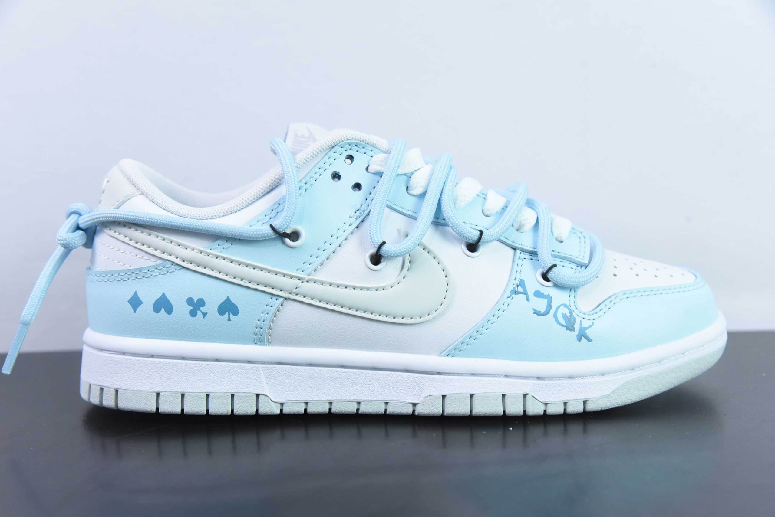 耐克Nike Dunk Low 桃心扑克牌涂鸦美式北卡蓝 SB绑带低帮休闲板鞋纯原版本 货号：DV0831-101