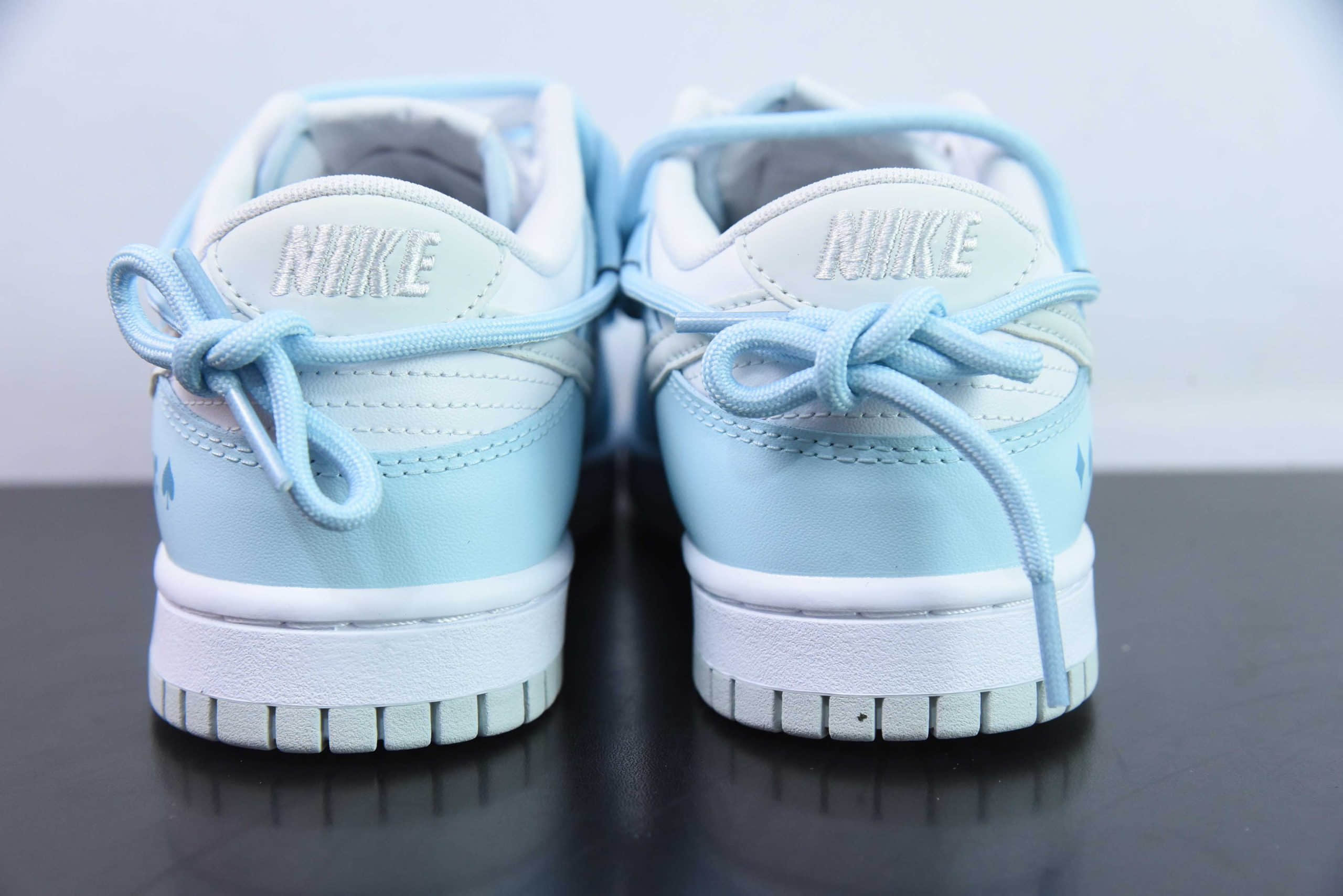 耐克Nike Dunk Low 桃心扑克牌涂鸦美式北卡蓝 SB绑带低帮休闲板鞋纯原版本 货号：DV0831-101