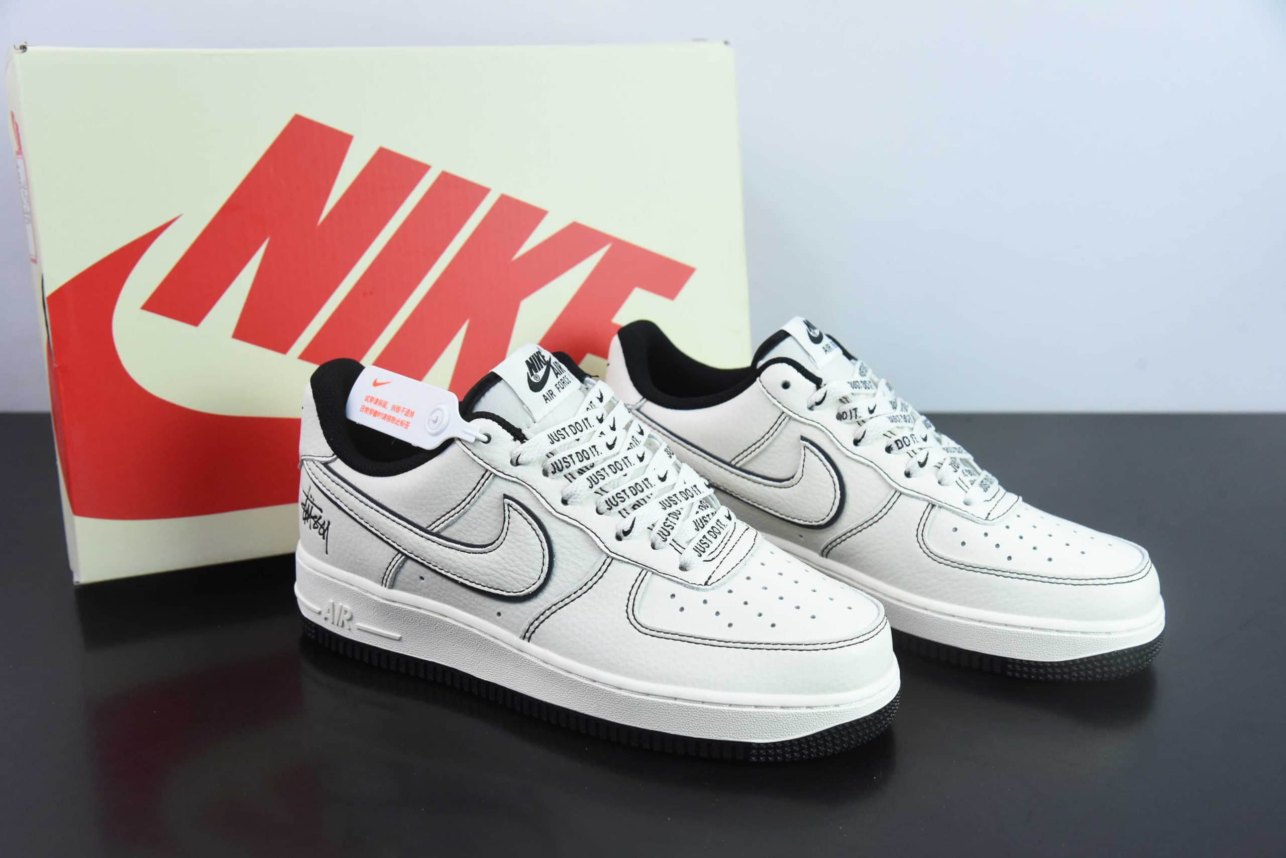 耐克Nike Stussy x Nike Air Force 1 Low 斯图西联名米白炫彩反光空军一号低帮休闲板鞋纯原版本 货号:UN1635-702