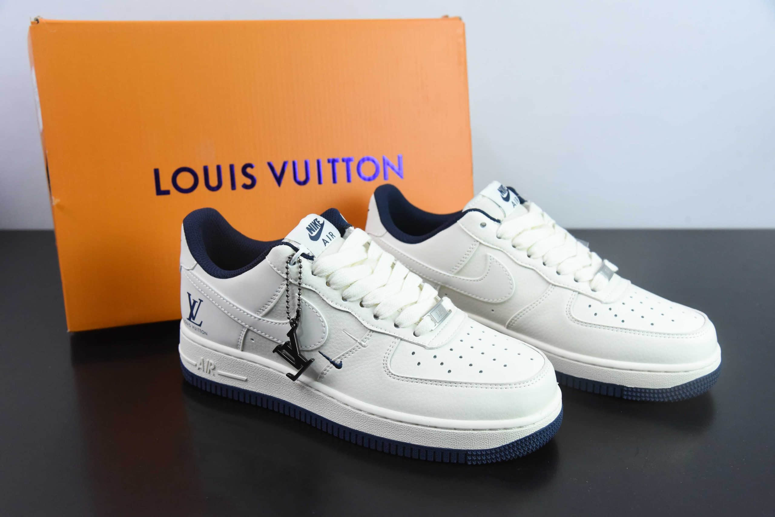 耐克Nike Louis Vuitton x Nike Air Force 1 07 米白午夜蓝LV印花双小钩空军一号低帮休闲板鞋纯原版本 货号：XZ6188-002