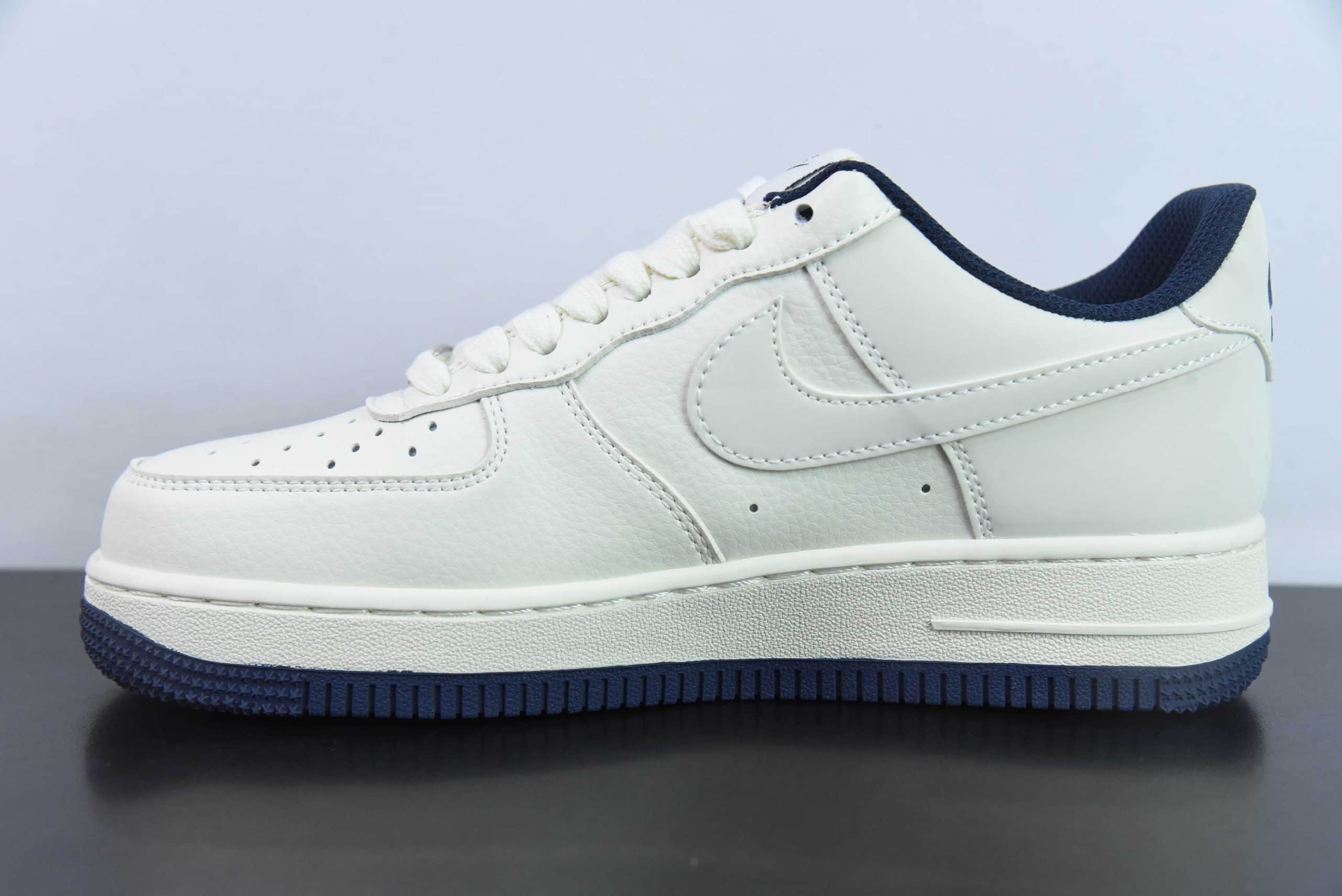 耐克Nike Louis Vuitton x Nike Air Force 1 07 米白午夜蓝LV印花双小钩空军一号低帮休闲板鞋纯原版本 货号：XZ6188-002