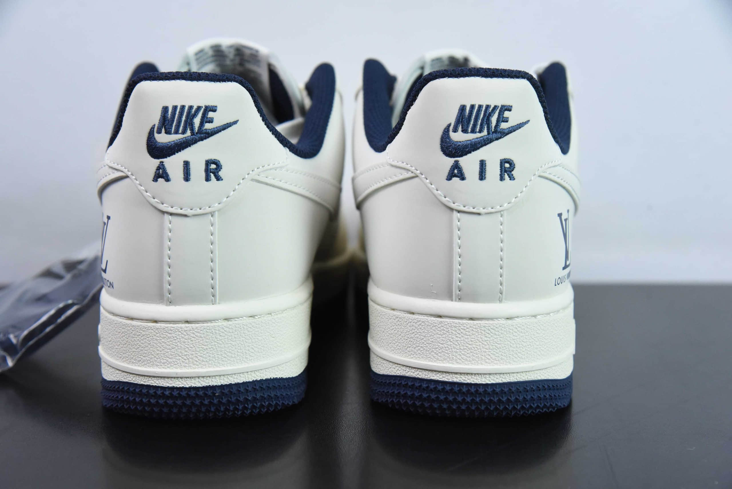 耐克Nike Louis Vuitton x Nike Air Force 1 07 米白午夜蓝LV印花双小钩空军一号低帮休闲板鞋纯原版本 货号：XZ6188-002