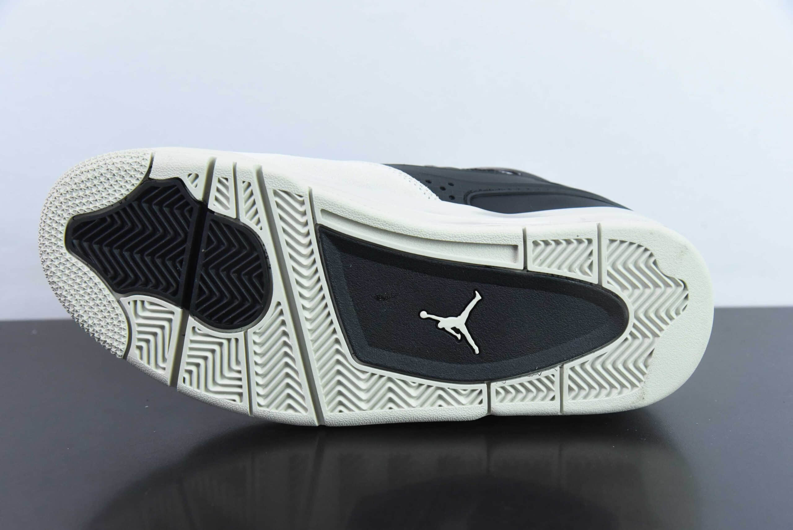 乔丹Air Jordan 4 Remastered AJ4 乔4重制黑白低帮复古文化篮球鞋纯原版本 货号：FQ7939-001 