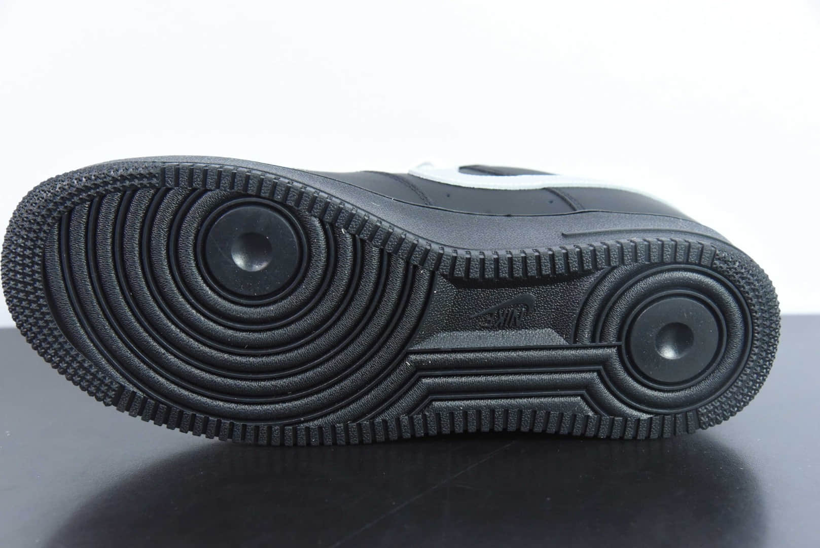 耐克Nike Air Force 1 Low 07 酷黑银翼 Vlad 黑银空军一号低帮休闲板鞋纯原版本 货号：CW2288-016 