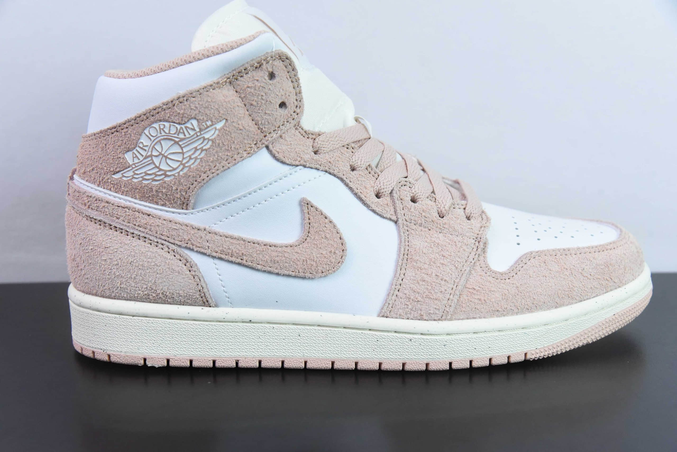 乔丹Air Jordan 1 Mid 白粉脚趾 AJ1中系帮列乔丹一代中帮经典复古文化休闲运动篮球鞋纯原版本 货号：FN7432-161 