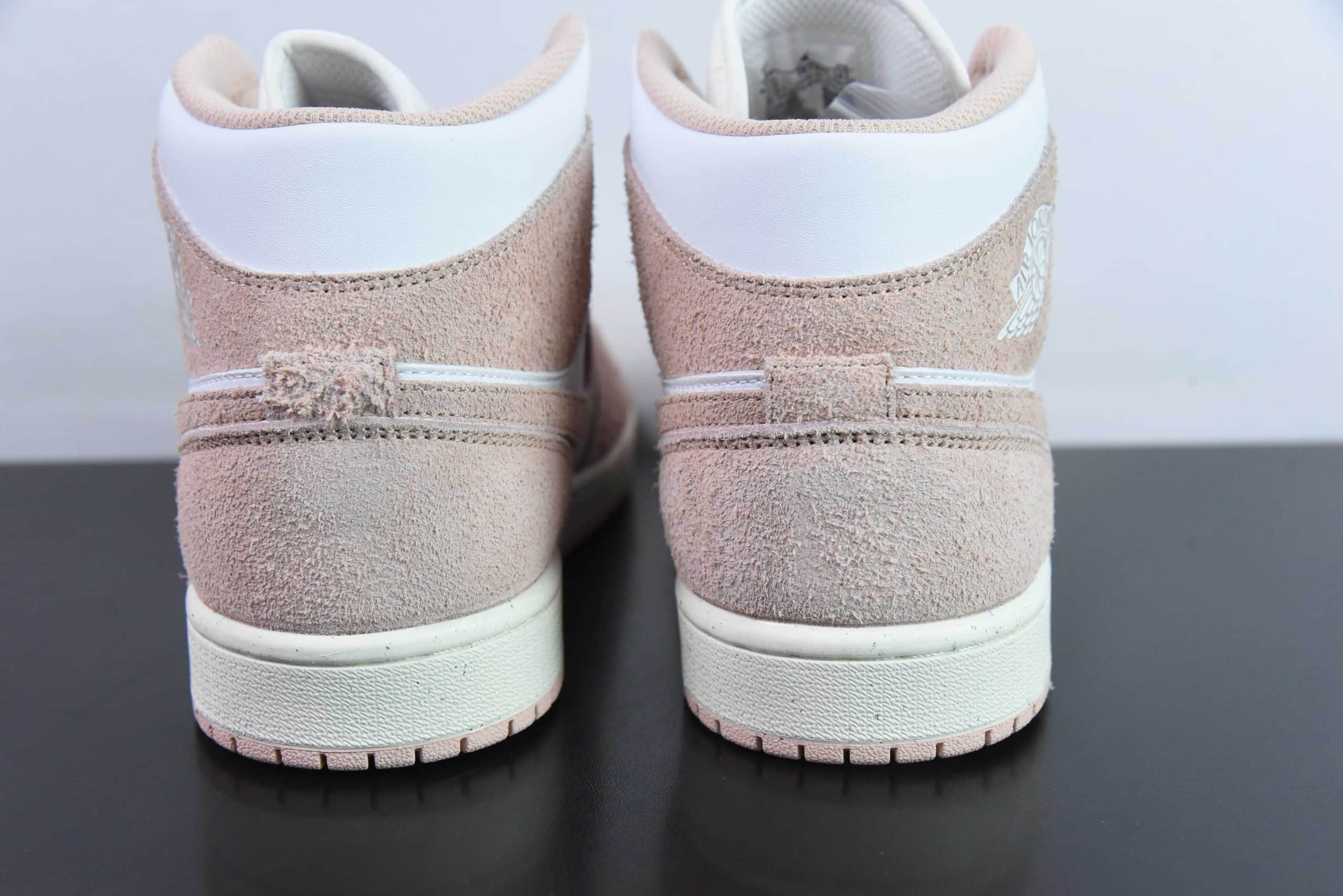 乔丹Air Jordan 1 Mid 白粉脚趾 AJ1中系帮列乔丹一代中帮经典复古文化休闲运动篮球鞋纯原版本 货号：FN7432-161 