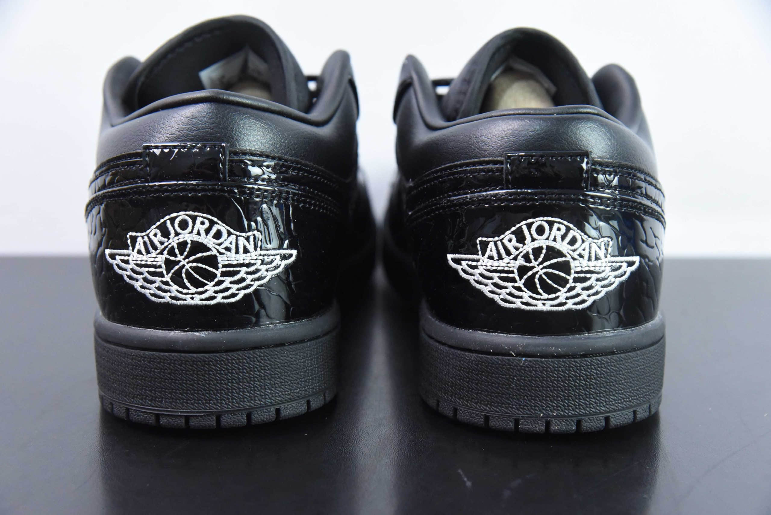 乔丹Air Jordan 1 Low Black Croc AJ1乔1鳄鱼黑低帮文化休闲板鞋纯原版本 货号：HJ7743-010