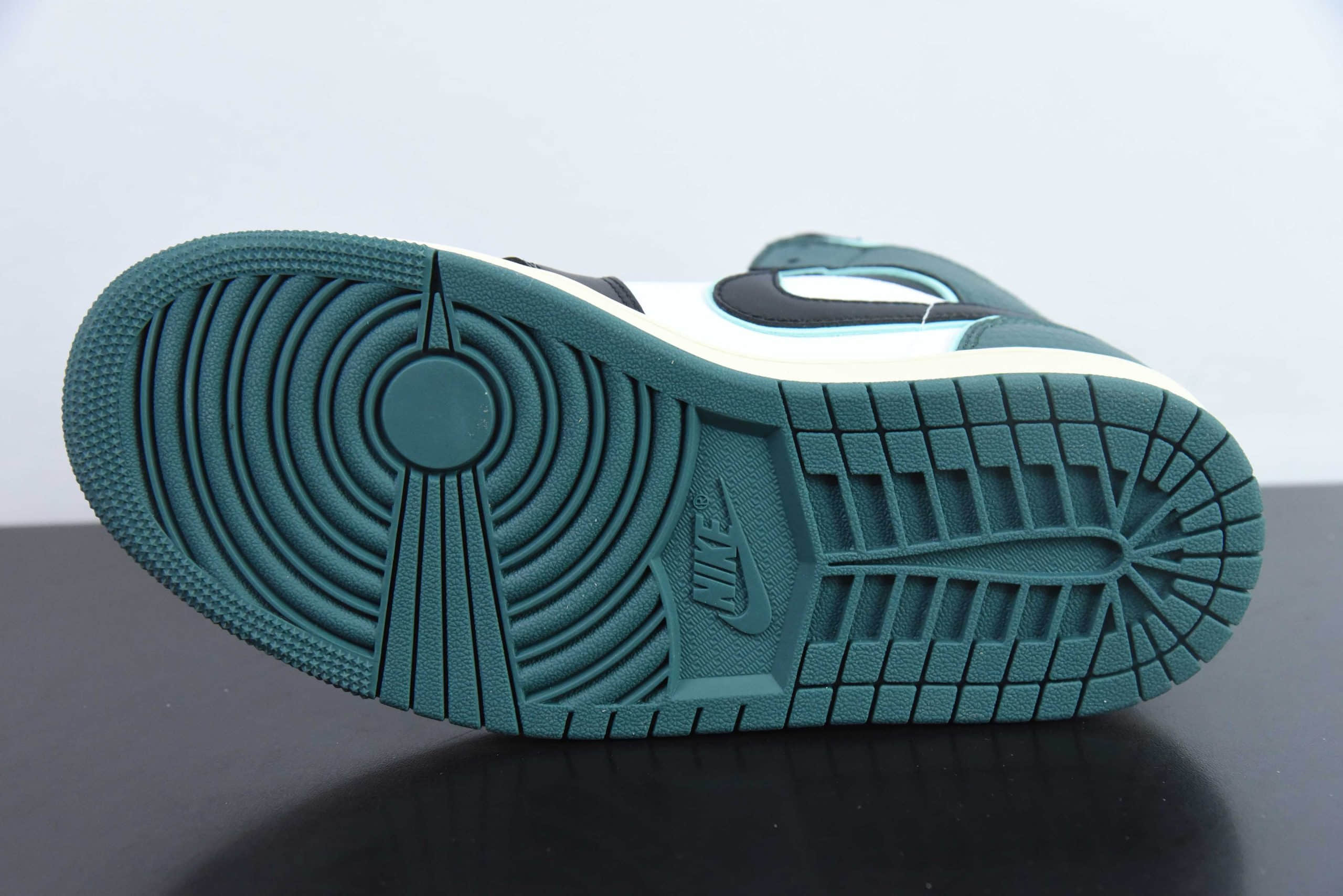 乔丹Air Jordan 1 Mid AJ1 乔1蛇纹黑绿脚趾中帮篮球鞋纯原版本 货号:FQ7818-100