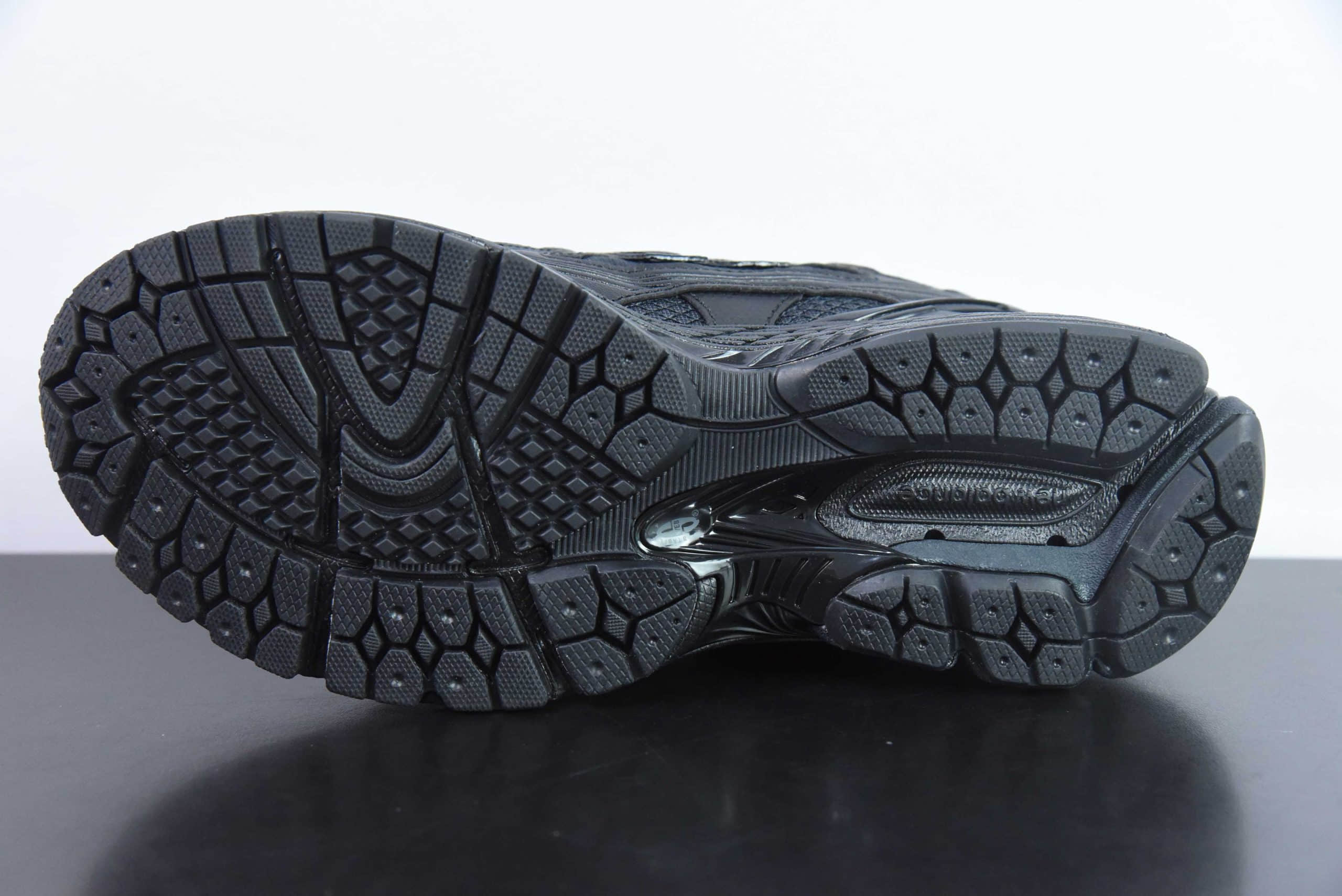 新百伦New Balance M1906R系列黑武士复古老爹风休闲运动慢跑鞋纯原版本 货号：M1906NJ