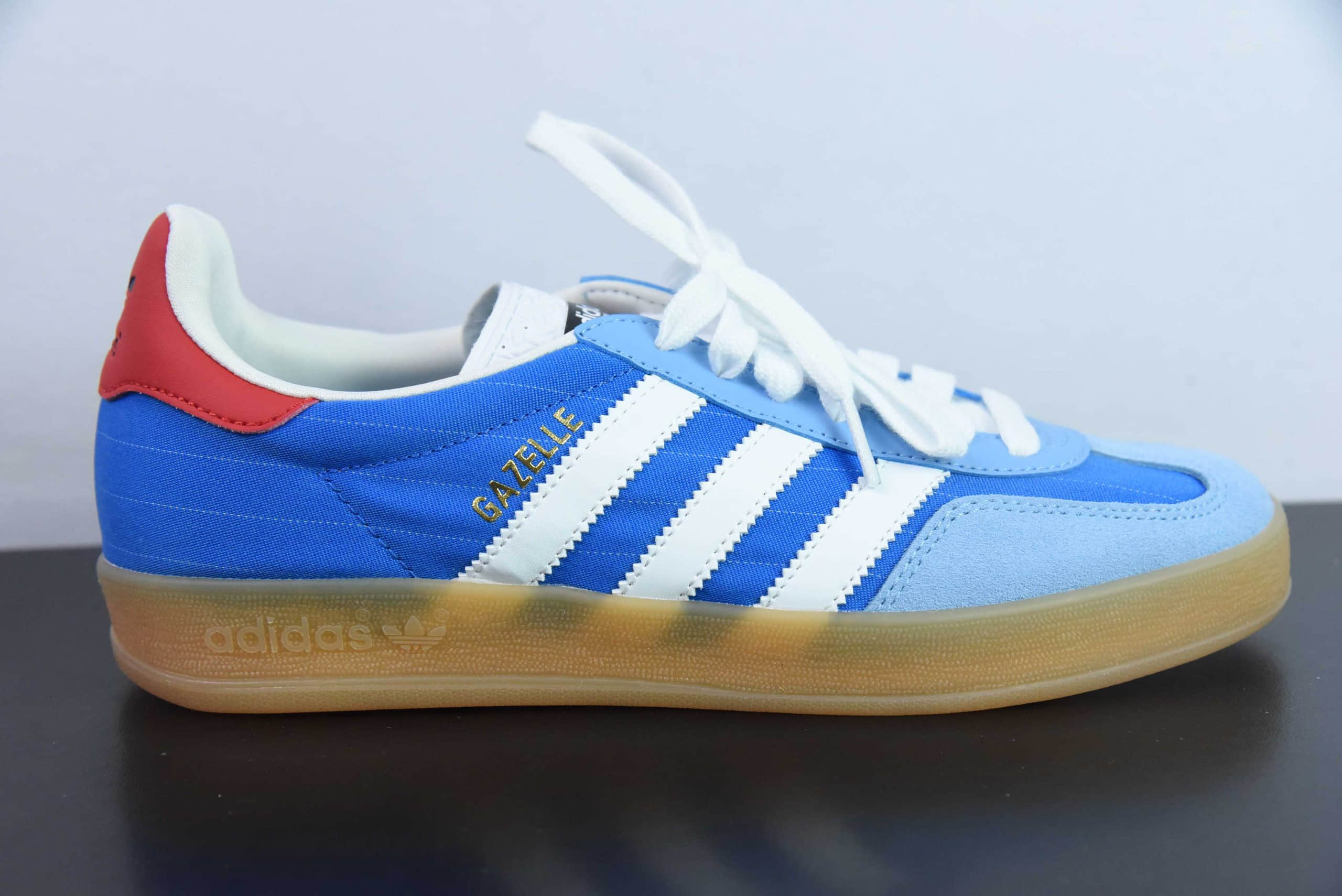 阿迪达斯 Adidas Original Gazelle Indoor Trainers 白蓝红低帮复古百搭休闲运动德训风板鞋纯原版本 货号:IF9643