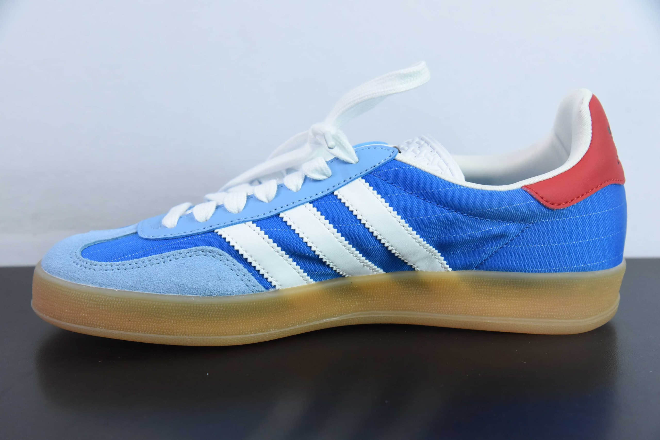 阿迪达斯 Adidas Original Gazelle Indoor Trainers 白蓝红低帮复古百搭休闲运动德训风板鞋纯原版本 货号:IF9643