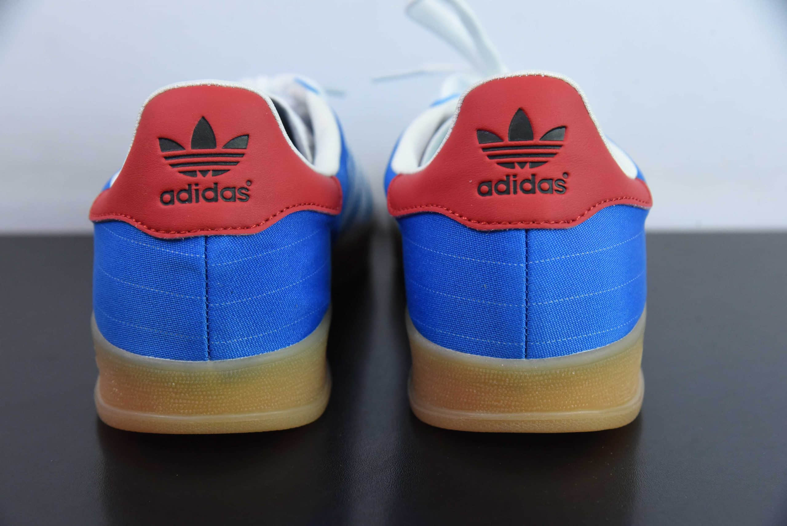 阿迪达斯 Adidas Original Gazelle Indoor Trainers 白蓝红低帮复古百搭休闲运动德训风板鞋纯原版本 货号:IF9643