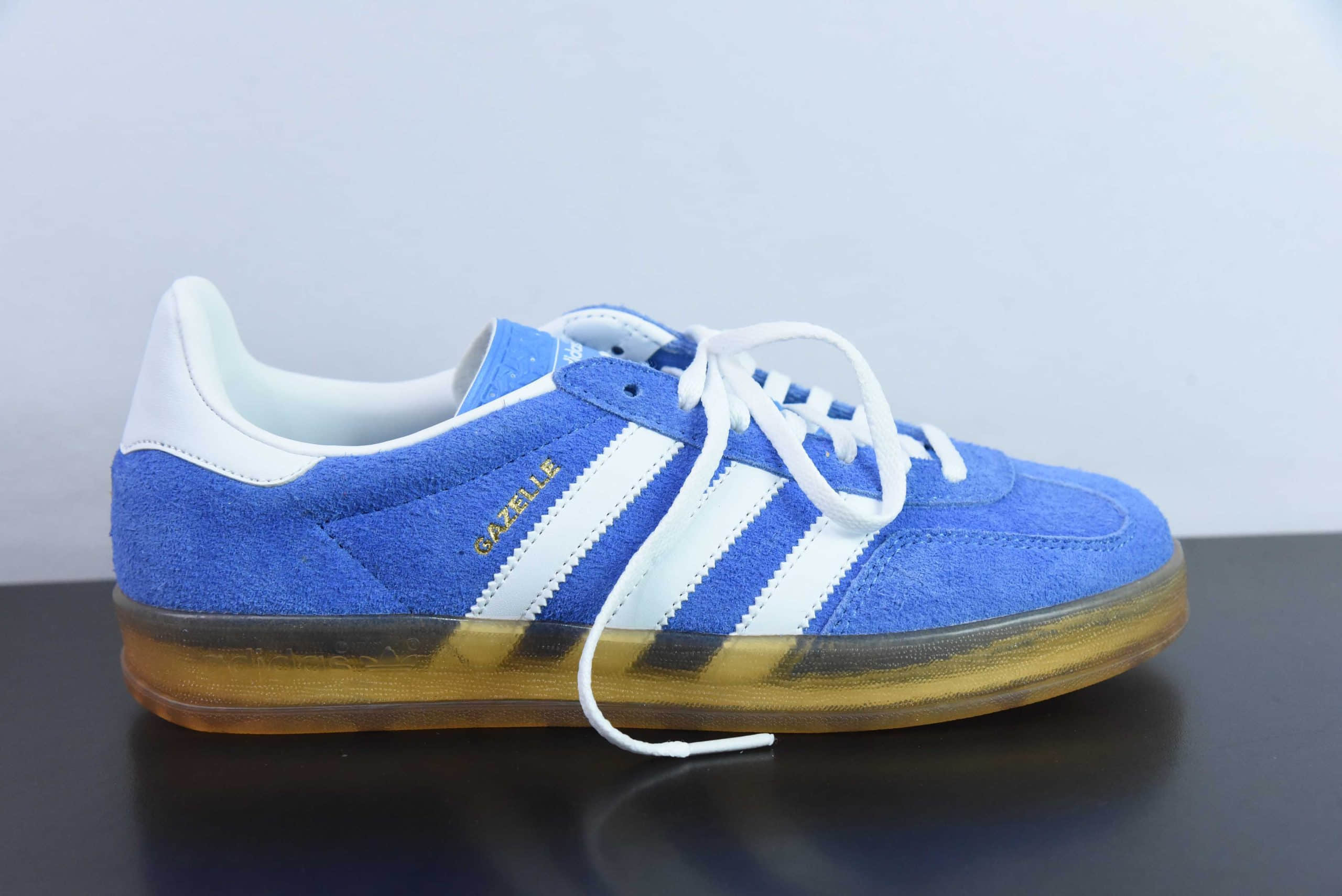 阿迪达斯Adidas Original Gazelle Indoor Trainers白蓝低帮复古百搭休闲运动德训风板鞋纯原版本 货号:HQ8717