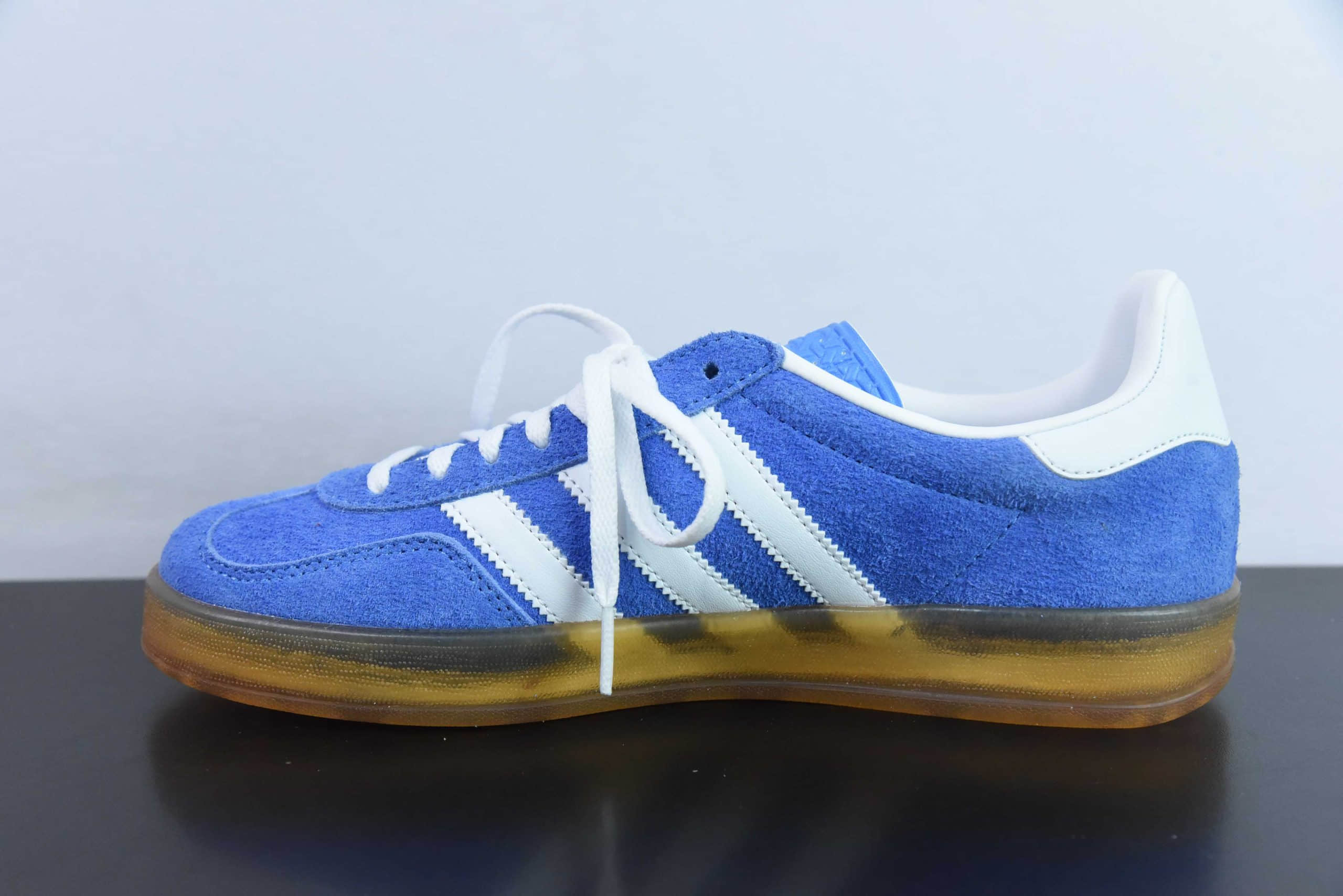 阿迪达斯Adidas Original Gazelle Indoor Trainers白蓝低帮复古百搭休闲运动德训风板鞋纯原版本 货号:HQ8717