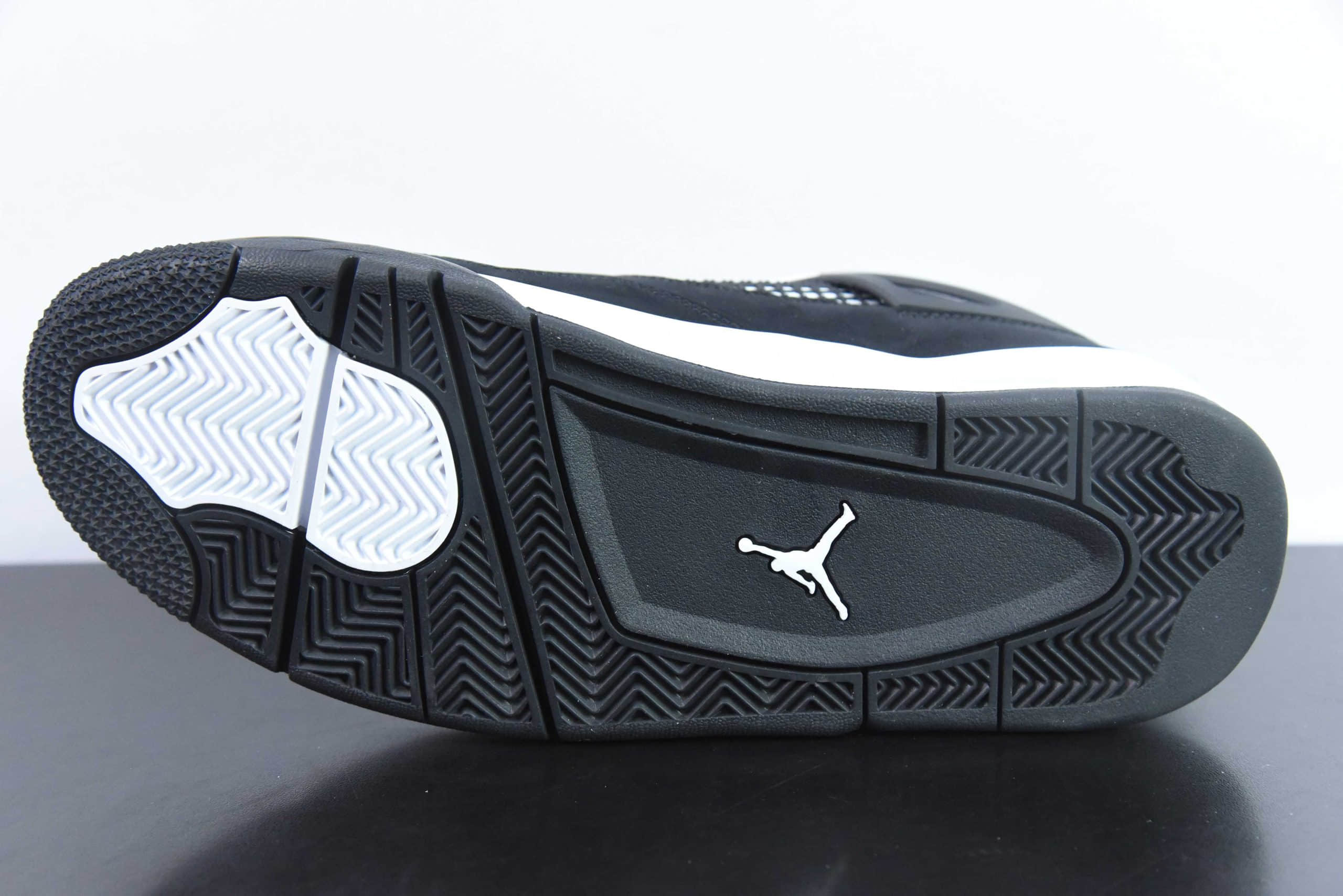 乔丹Air Jordan AJ4 Retro 白黑雷公男子文化篮球鞋纯原版本 货号:FQ8138-001