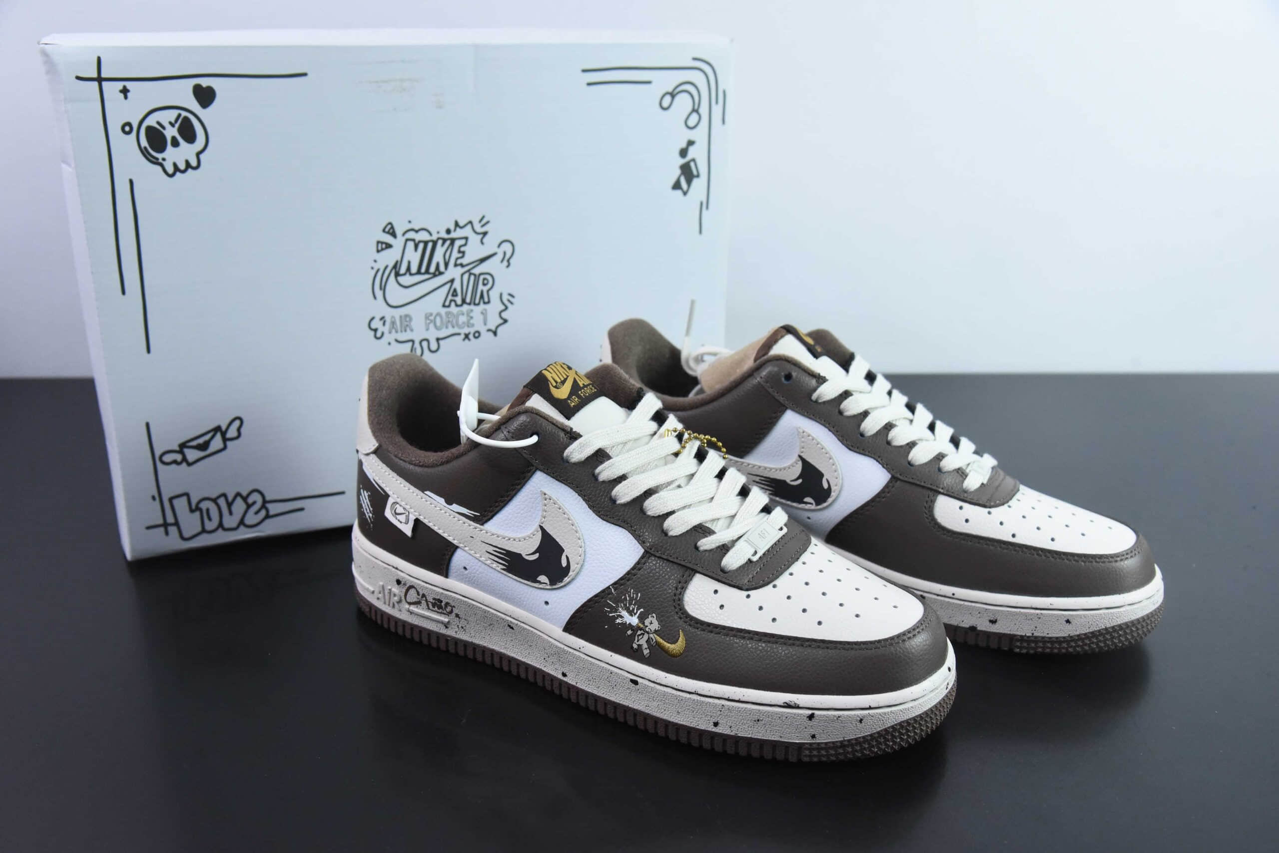 耐克Nike Air Force 1 '07 Low 刺杀小熊涂鸦空军一号低帮休闲板鞋纯原版本 货号:DB3301-770