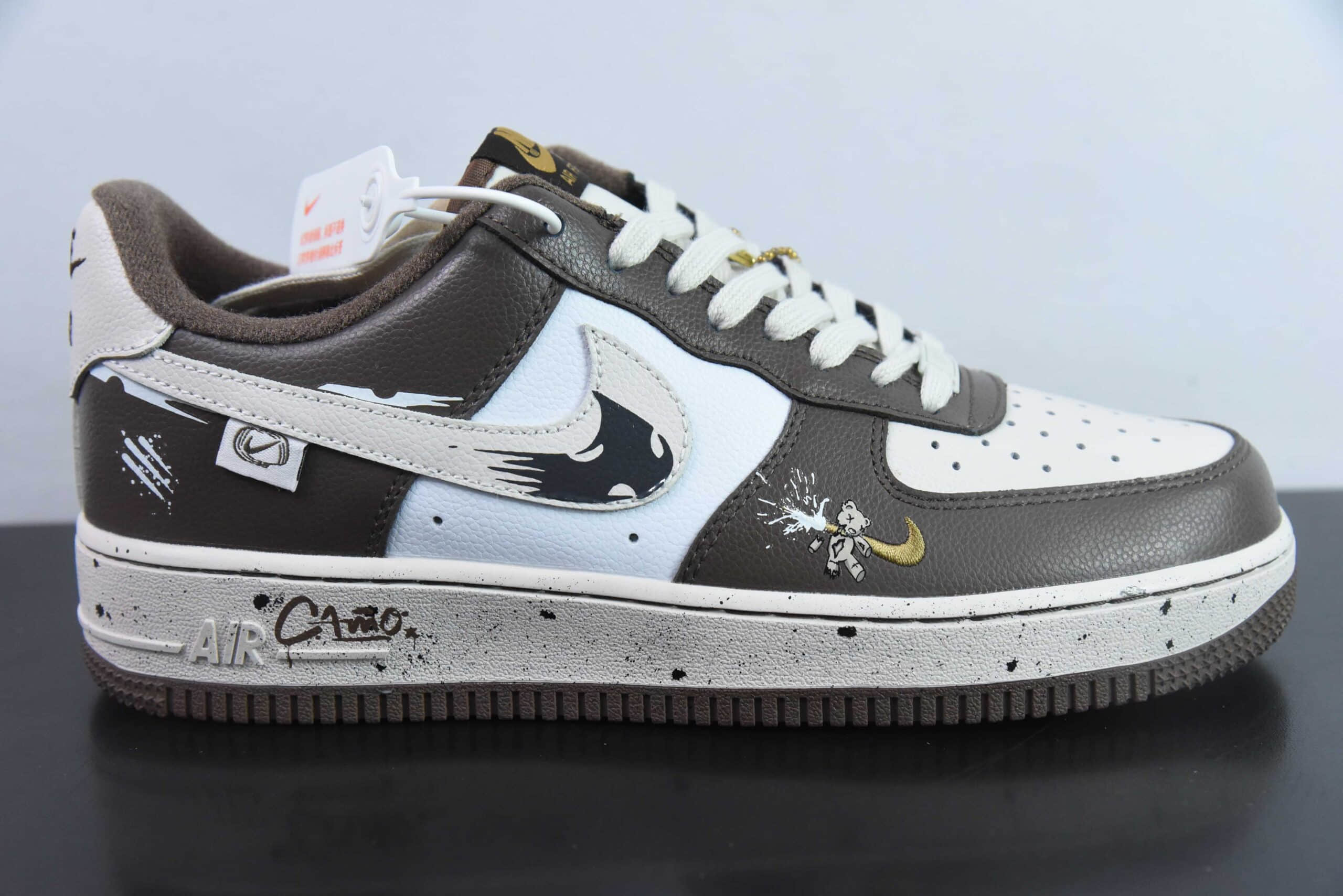 耐克Nike Air Force 1 '07 Low 刺杀小熊涂鸦空军一号低帮休闲板鞋纯原版本 货号:DB3301-770