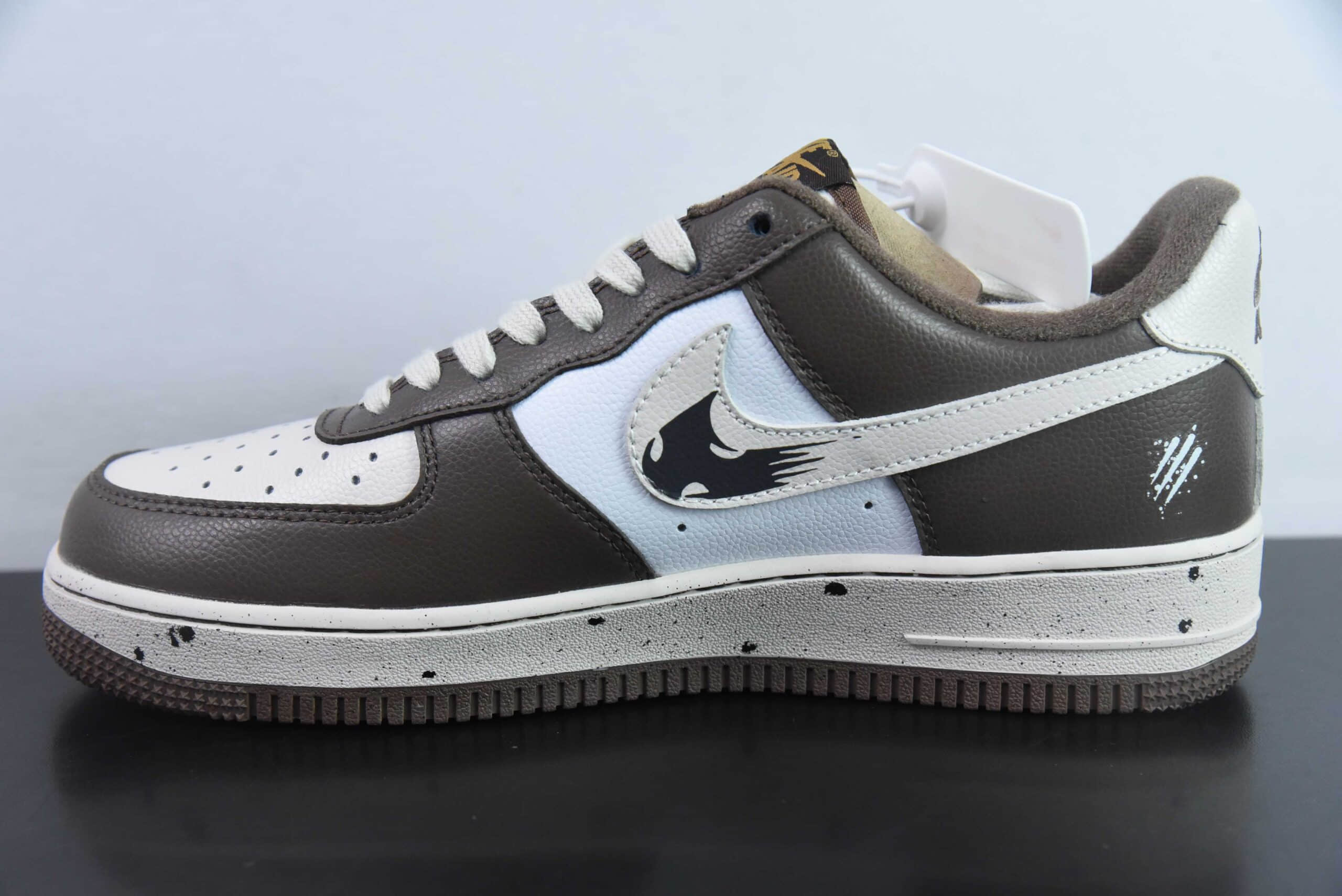 耐克Nike Air Force 1 '07 Low 刺杀小熊涂鸦空军一号低帮休闲板鞋纯原版本 货号:DB3301-770