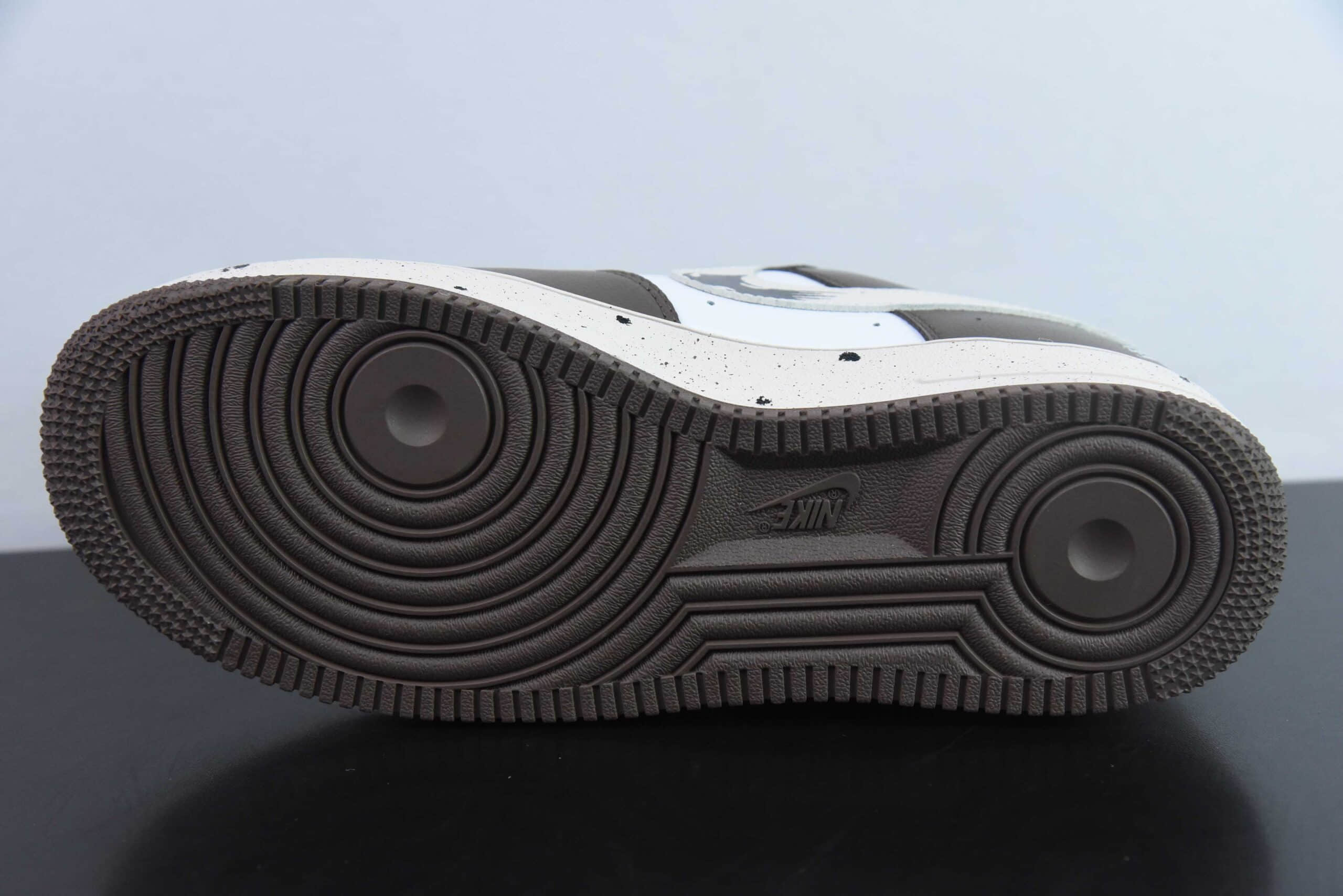 耐克Nike Air Force 1 '07 Low 刺杀小熊涂鸦空军一号低帮休闲板鞋纯原版本 货号:DB3301-770