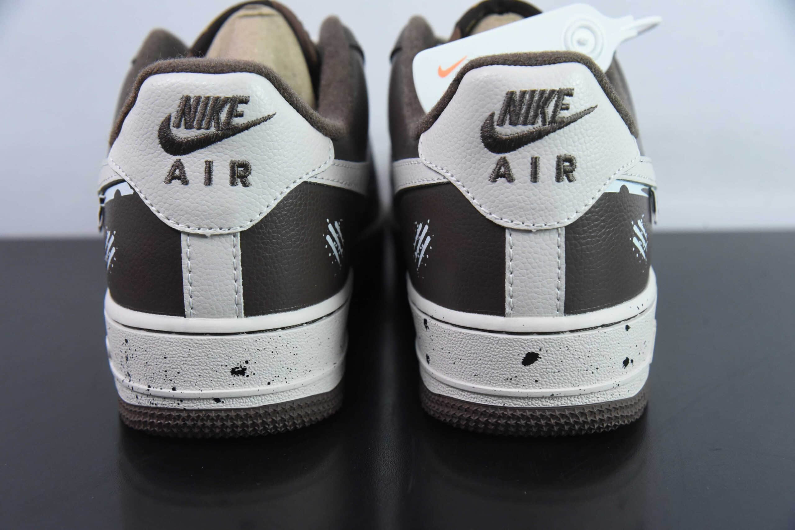 耐克Nike Air Force 1 '07 Low 刺杀小熊涂鸦空军一号低帮休闲板鞋纯原版本 货号:DB3301-770