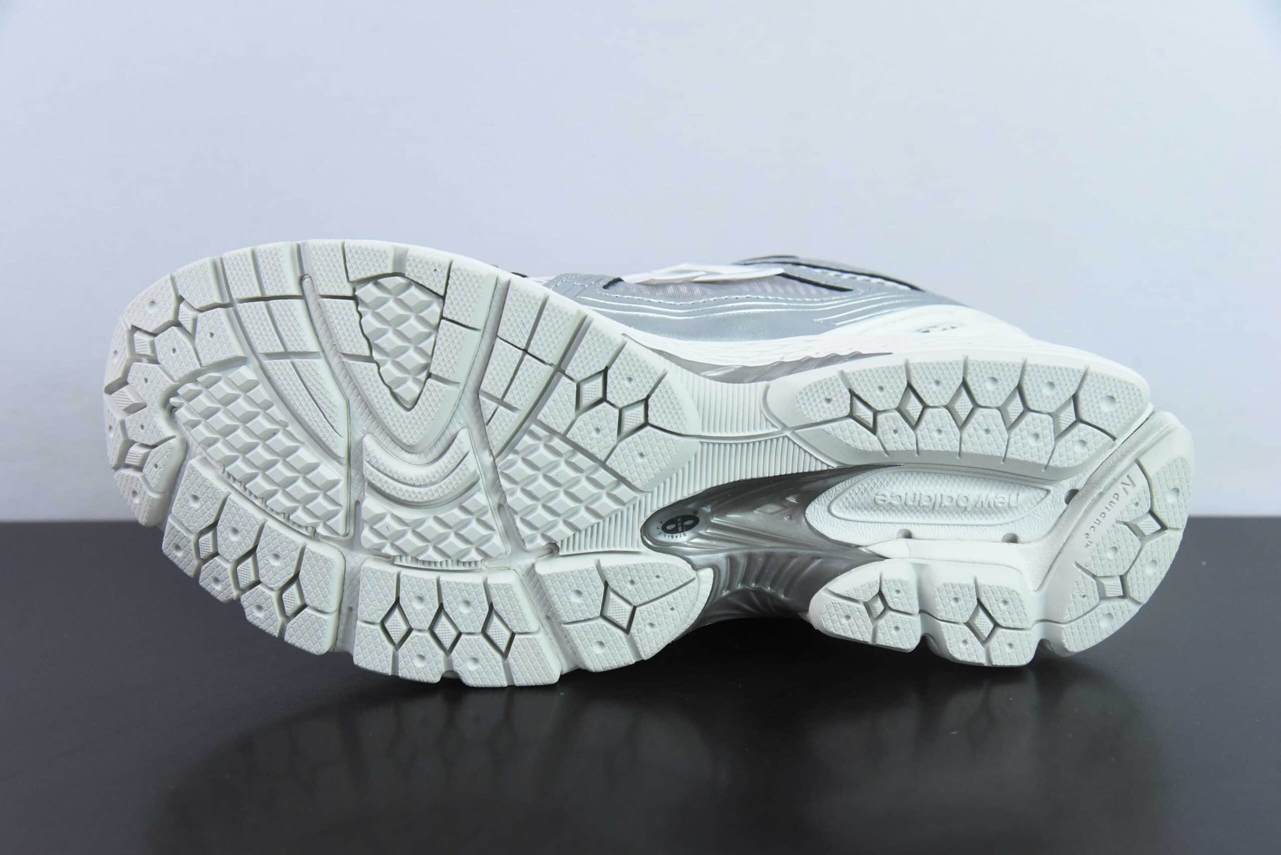 新百伦New Balance M1906系列金属银白复古老爹风休闲运动慢跑鞋纯原版本 货号:M1906RCB