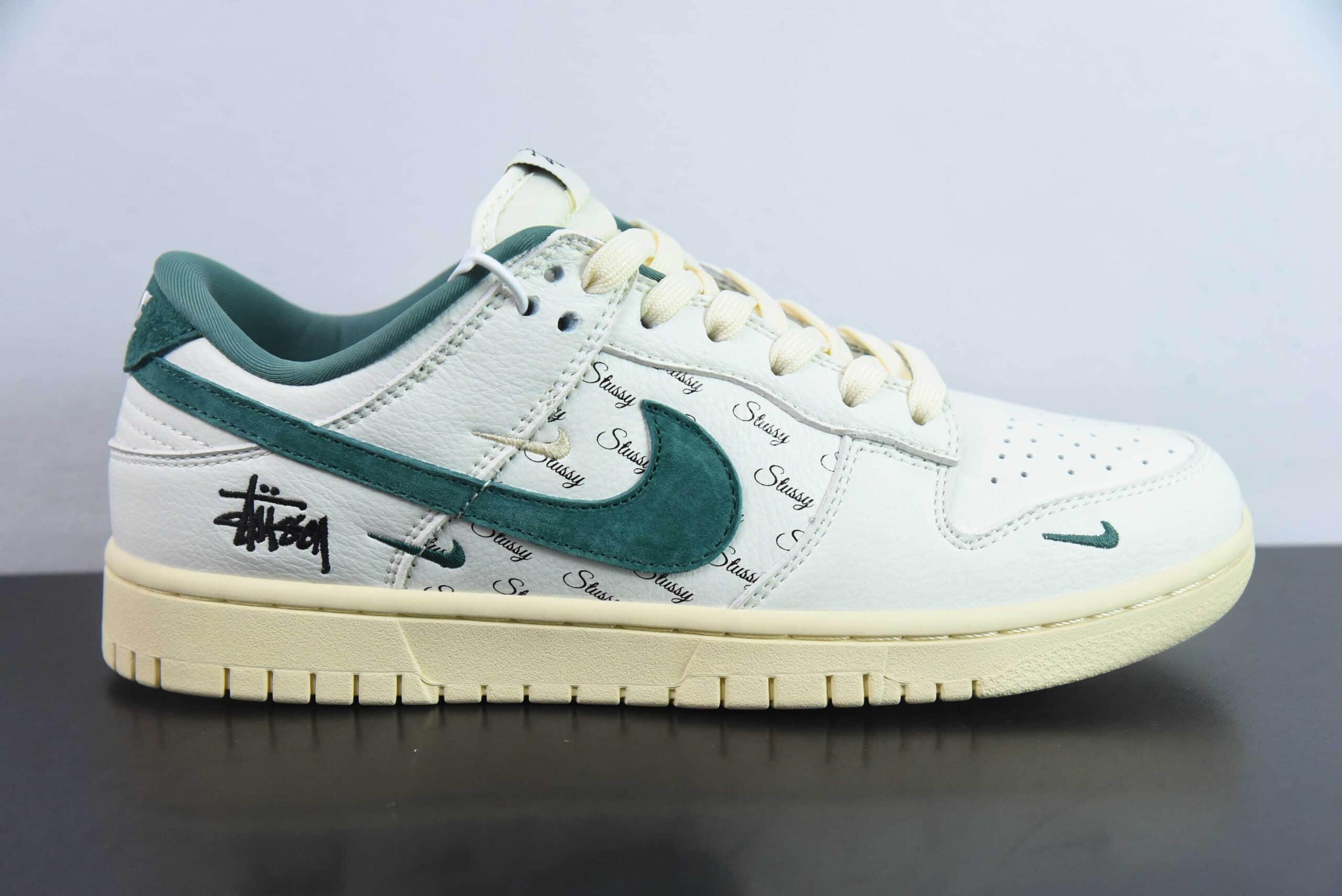 耐克Nike SB Dunk Low 斯图西联名米绿小双勾周年高端定制SB低帮休闲板鞋纯原版本 货号:CF3688-006