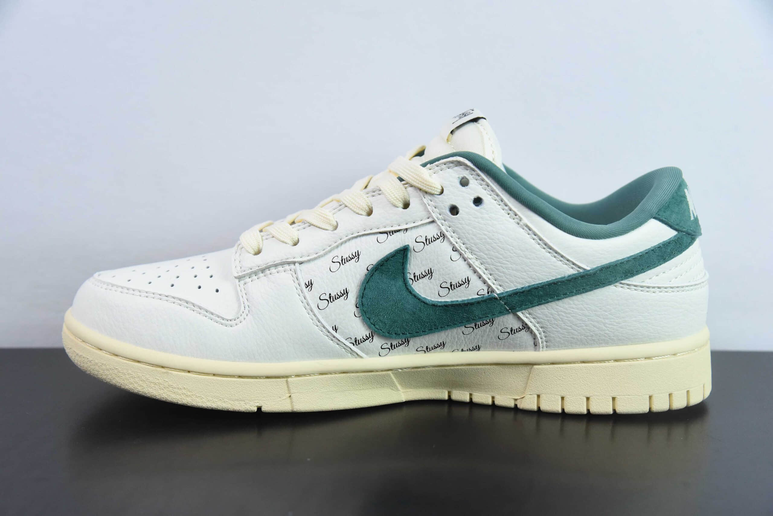 耐克Nike SB Dunk Low 斯图西联名米绿小双勾周年高端定制SB低帮休闲板鞋纯原版本 货号:CF3688-006