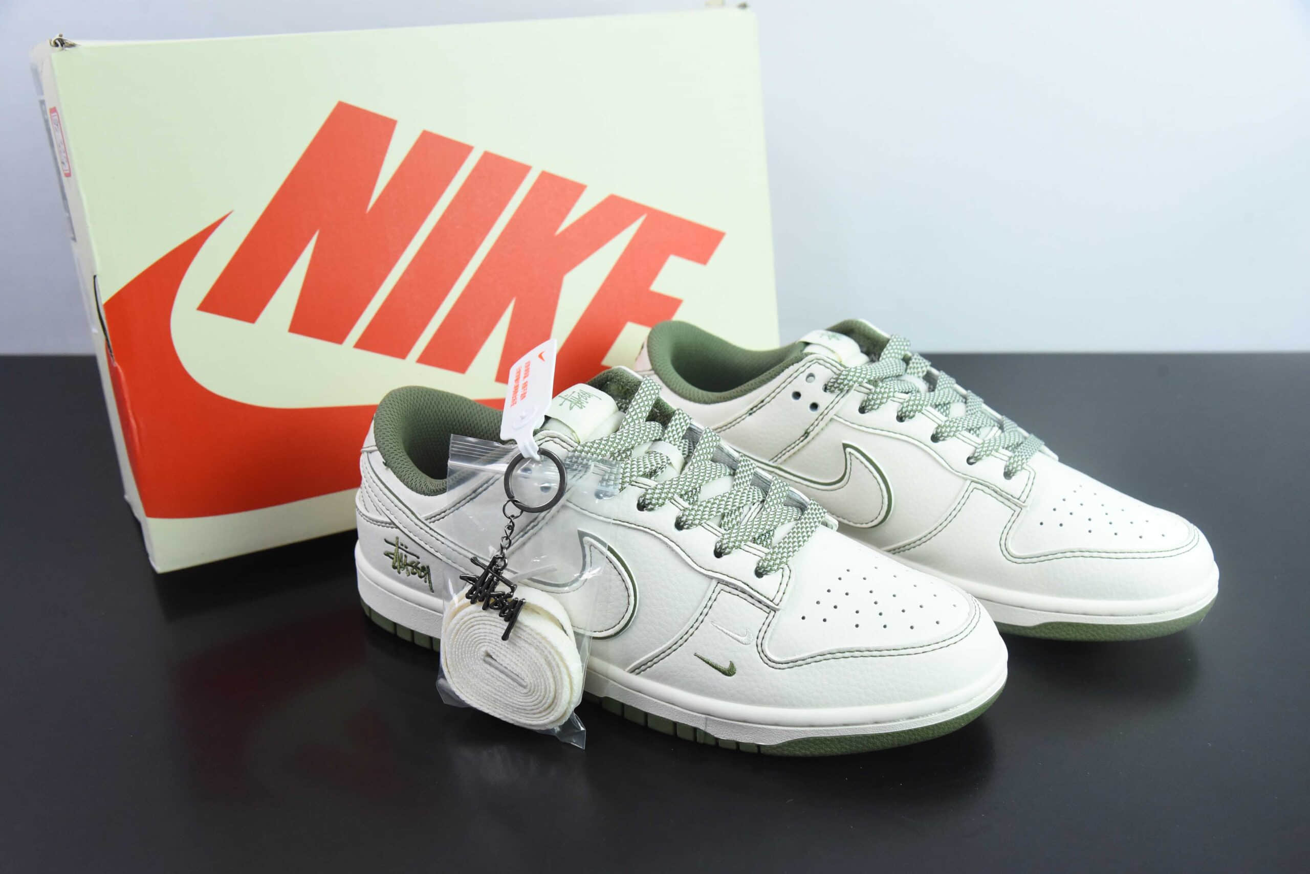 耐克Nike SB Dunk Low“ 斯图西联名米绿线条” 周年高端定制SB低帮休闲板鞋纯原版本 货号:BB1818-102