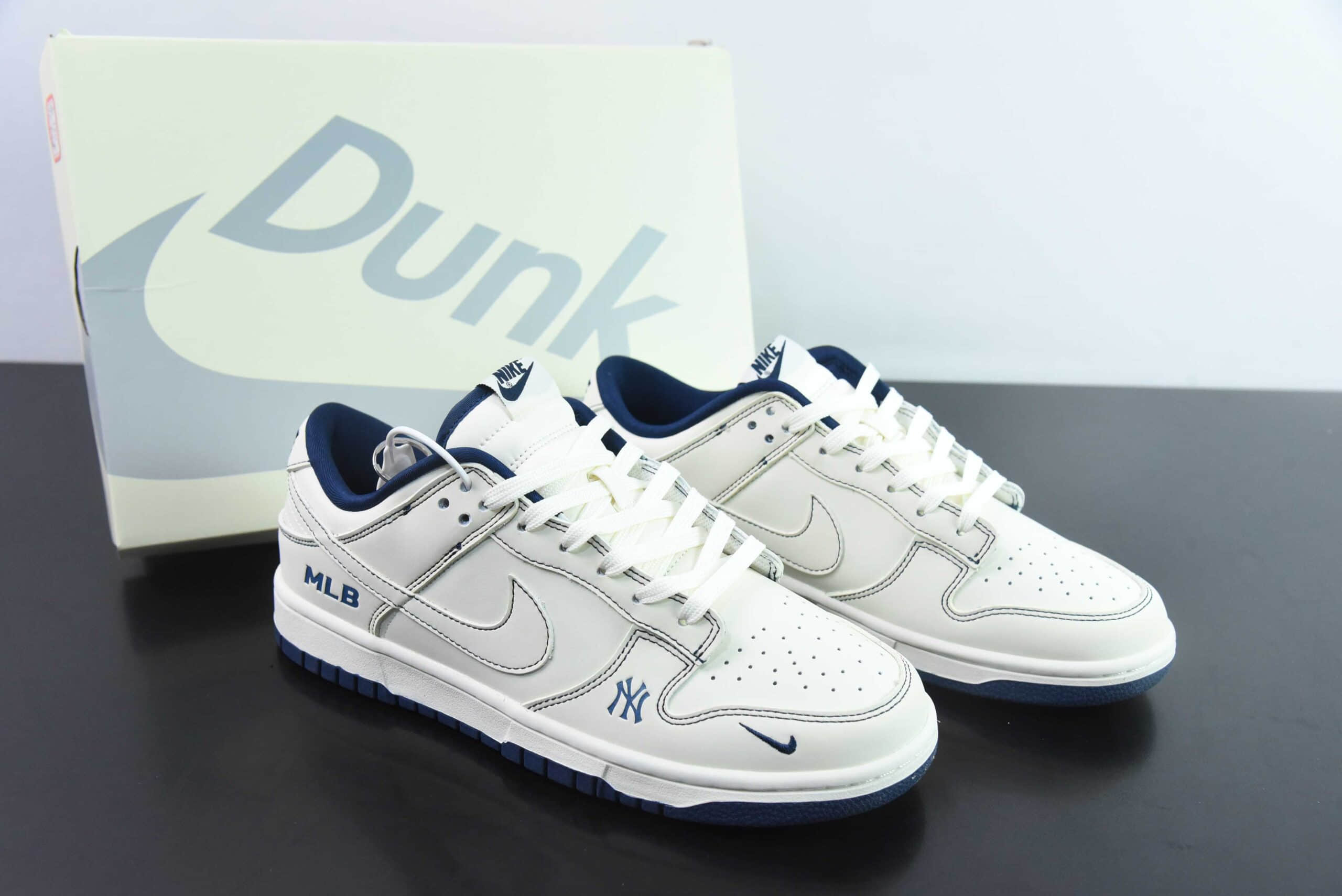 耐克Nike Dunk x MLB 纽约洋基队联名白蓝印花周年高端定制SB低帮休闲板鞋纯原版本 货号:KK1688-001