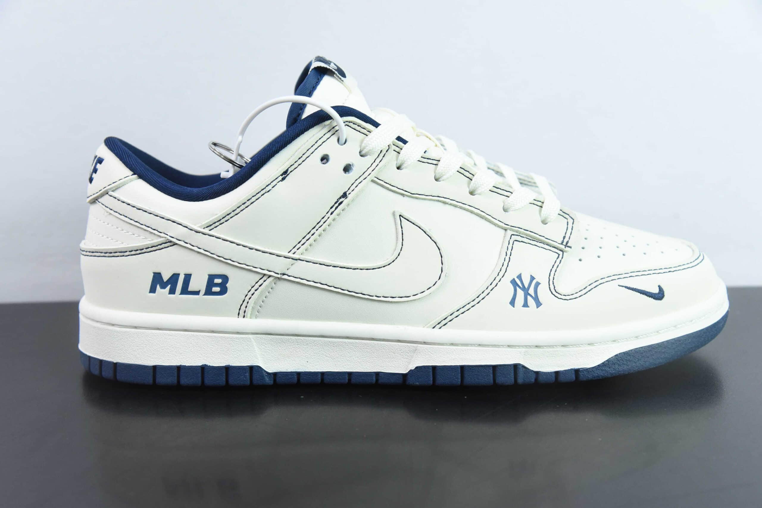 耐克Nike Dunk x MLB 纽约洋基队联名白蓝印花周年高端定制SB低帮休闲板鞋纯原版本 货号:KK1688-001