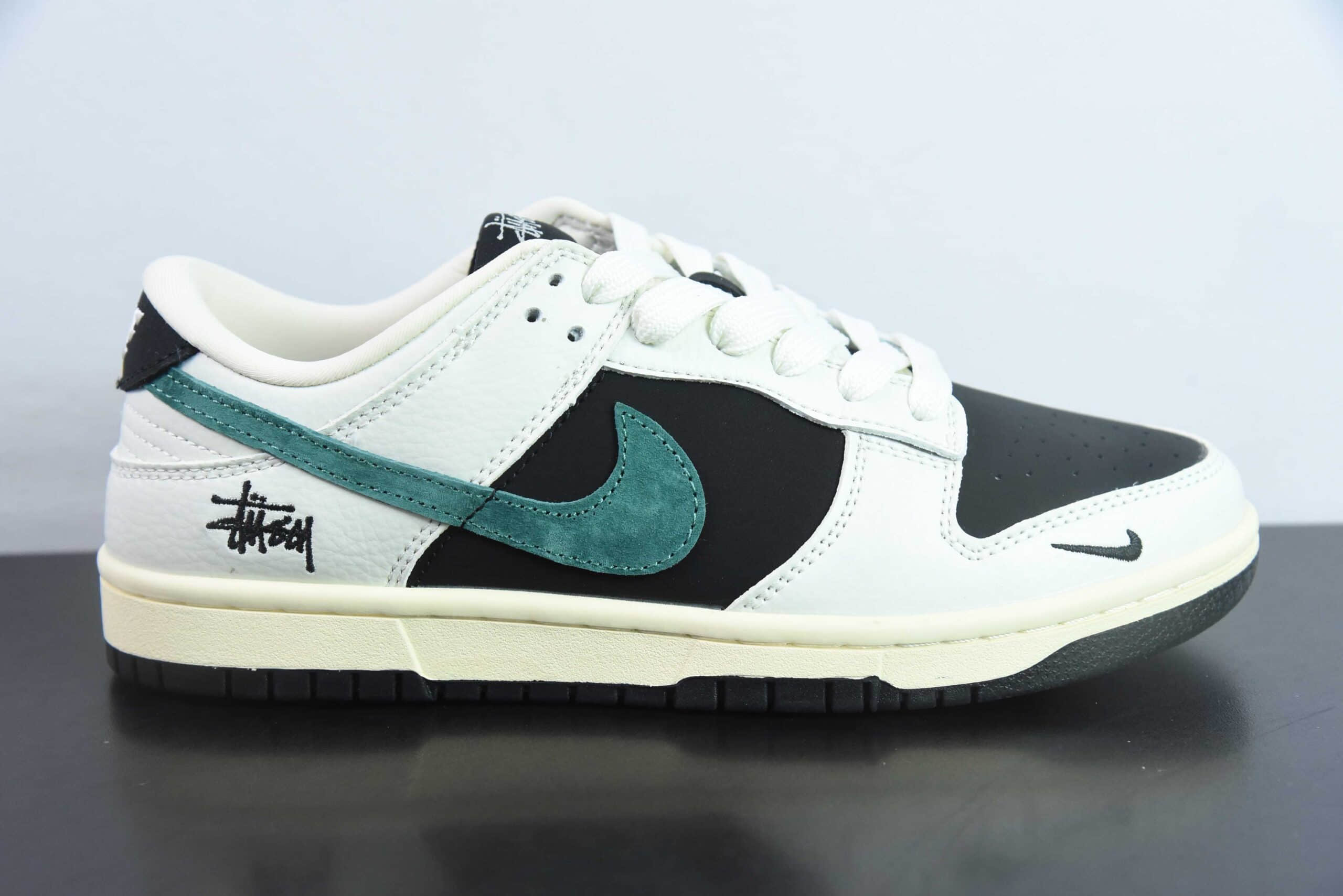 耐克Nike SB Dunk Low x Stussy联名米黑绿周年高端定制SB低帮休闲板鞋纯原版本 货号:KK1688-031