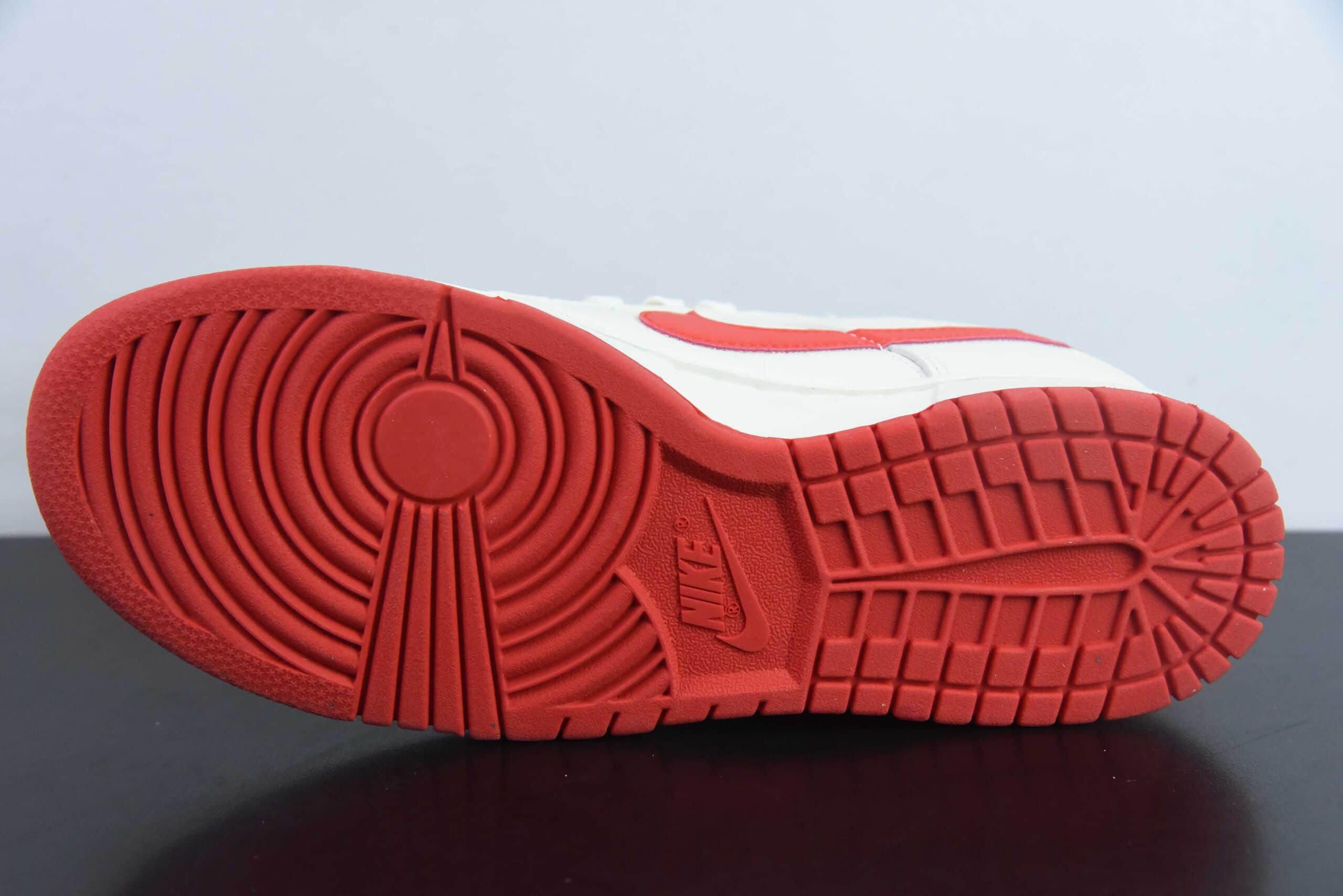 耐克Nike SB Dunk Low Supreme联名米白红勾周年高端定制SB低帮休闲板鞋纯原版本 货号:KK1688-031