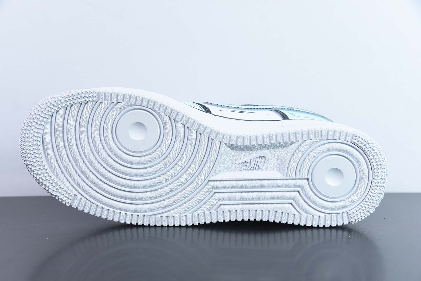 耐克Nike Air Force 1'07 Low 官方爆款定制二次元主题蒂夫尼蓝涂鸦配色空军一号低帮休闲板鞋纯原版本 货号：CW2288-200