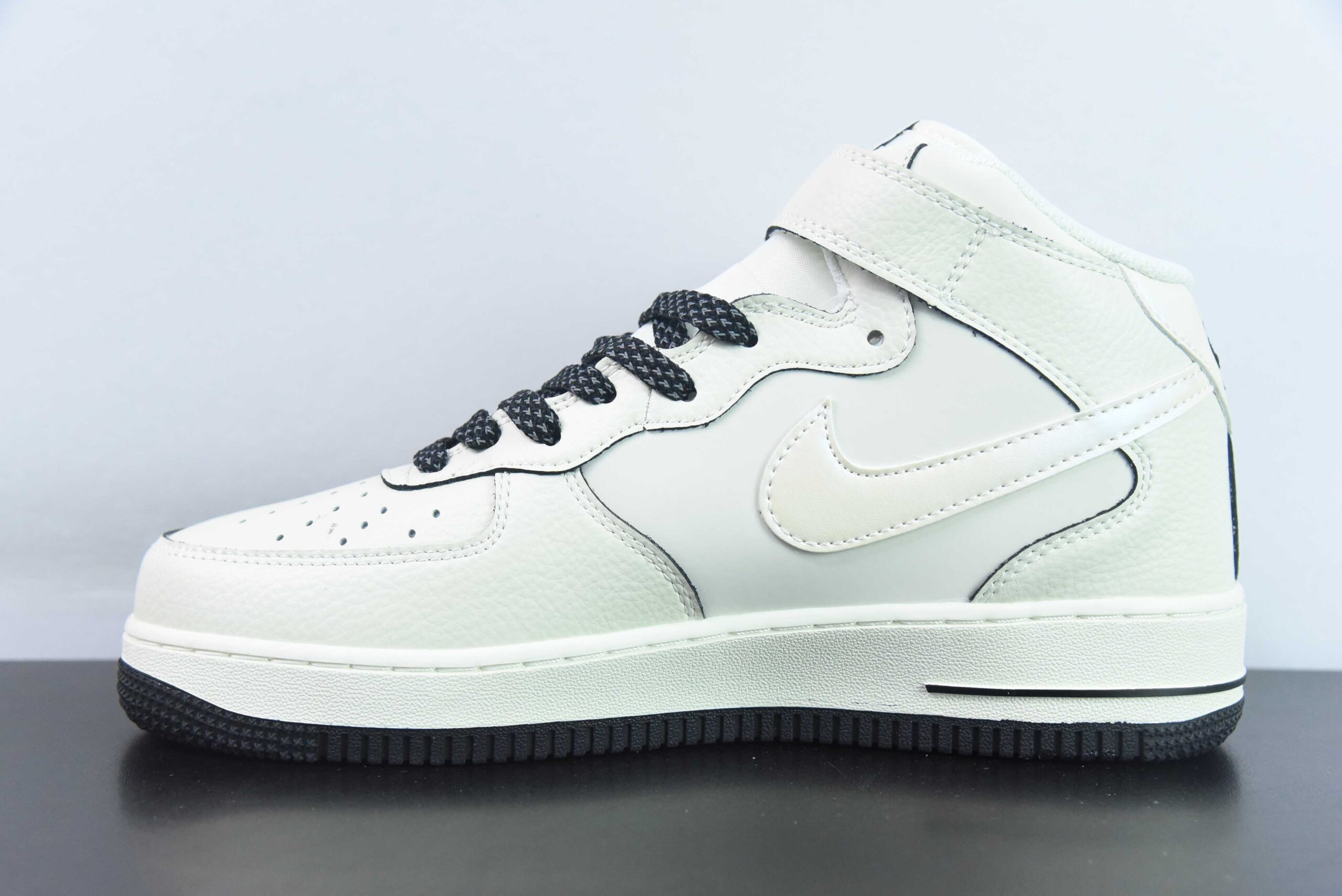 耐克Nike Air Force 1 AF1白黑刺绣空军一号中帮休闲板鞋纯原版本 货号:SG2356-807