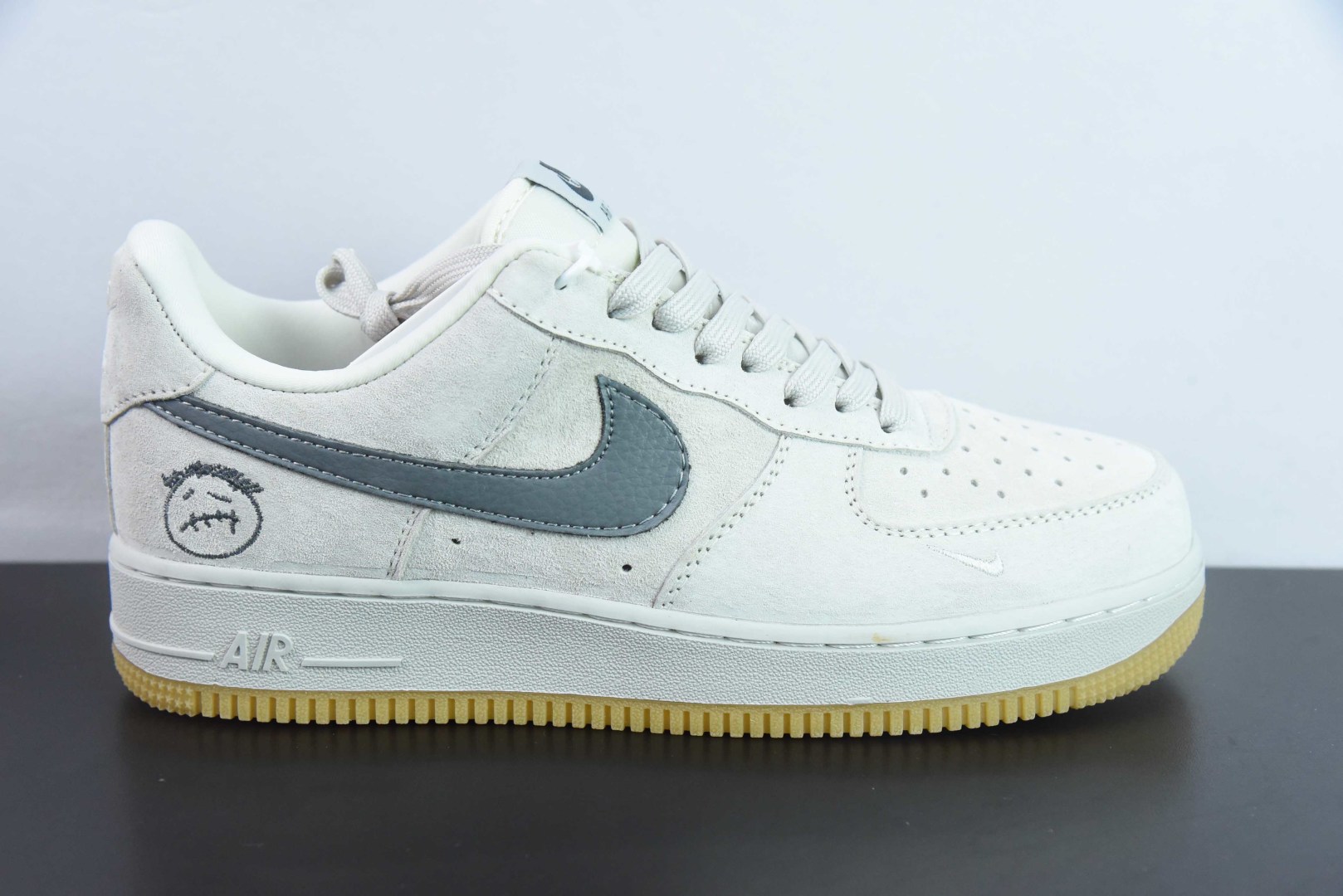 耐克Nike Air Force 1'07 Low 鬼脸联名浅灰猪八空军一号低帮休闲板鞋纯原版本 货号：DF0188-022 