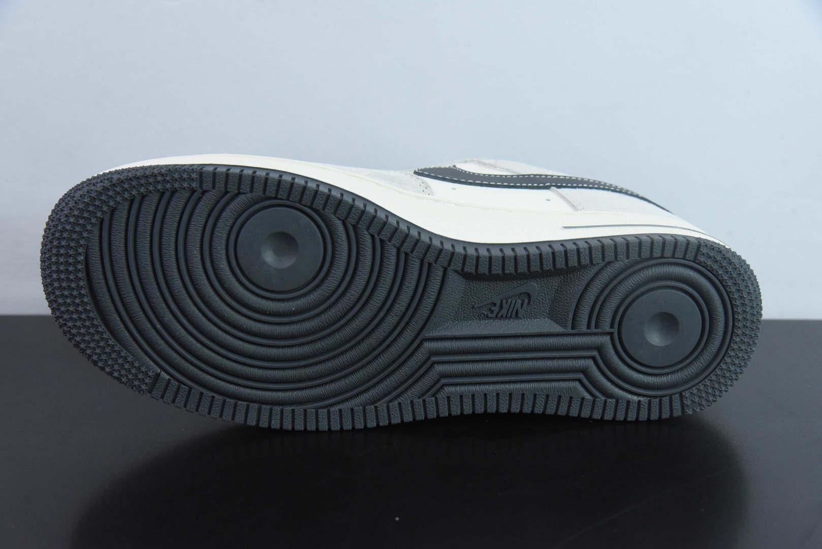 耐克NIke Air Force 1 '07 Low “Supreme北面联名灰黑红标猪八”空军一号低帮休闲板鞋纯原版本 货号:XZ6188-112